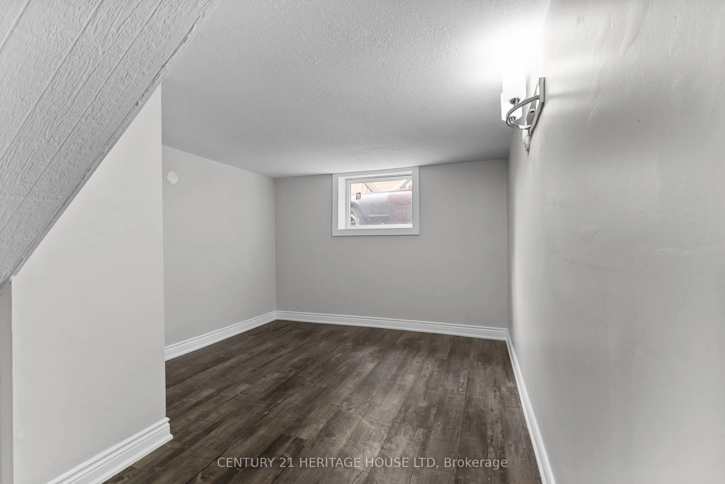 181 Highland Road E