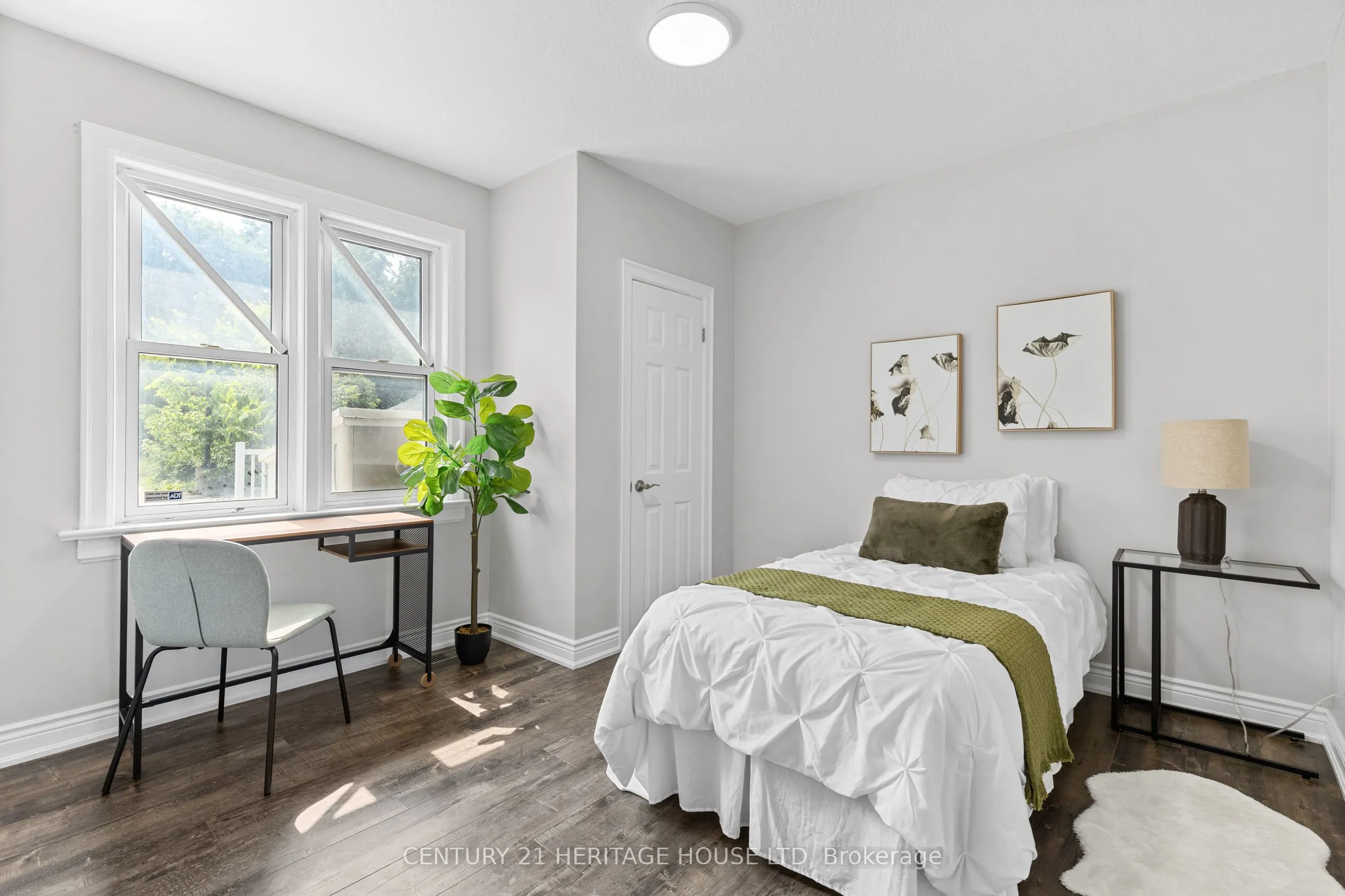181 Highland Road E