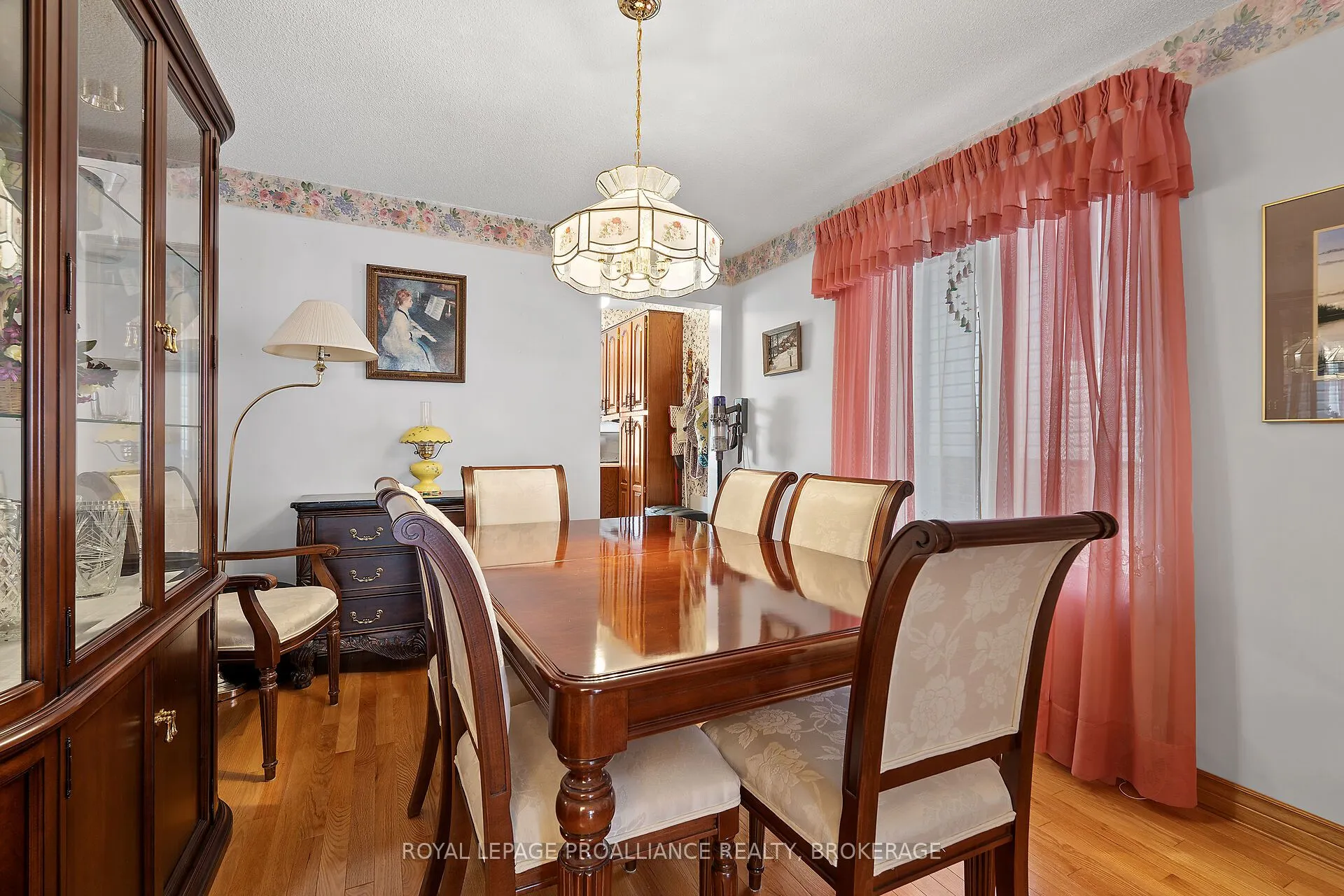 536 Braeside Crescent