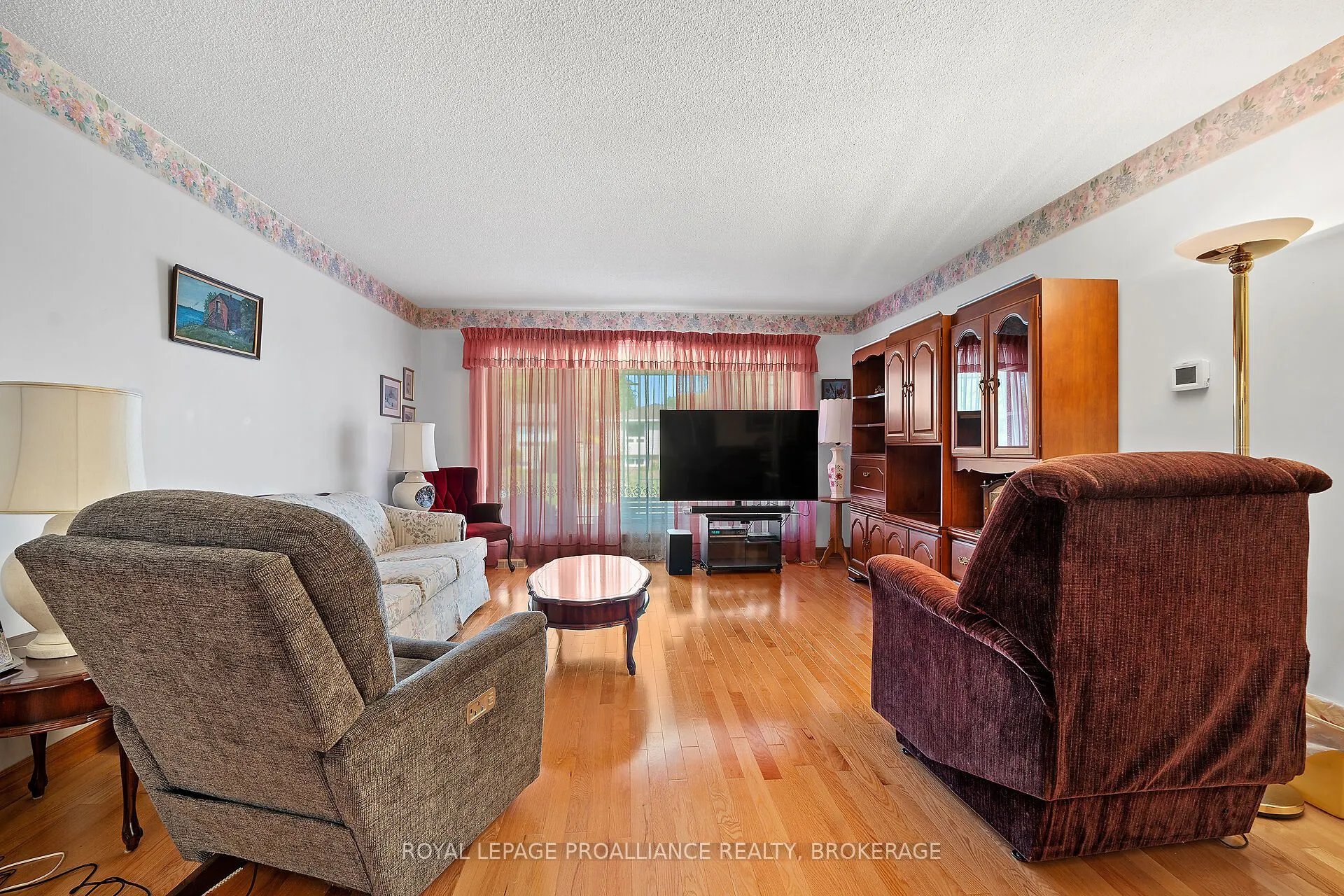 536 Braeside Crescent