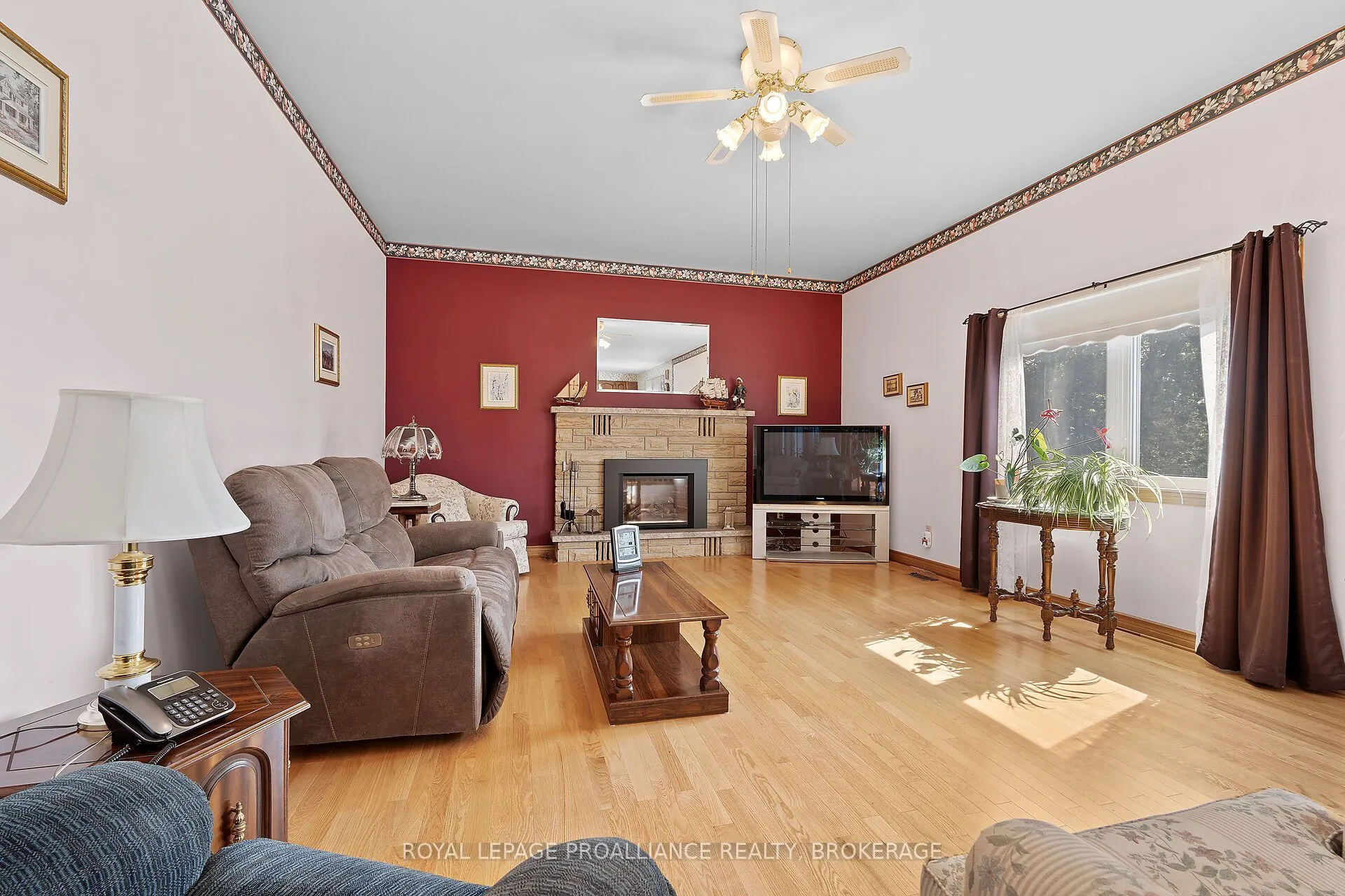 536 Braeside Crescent