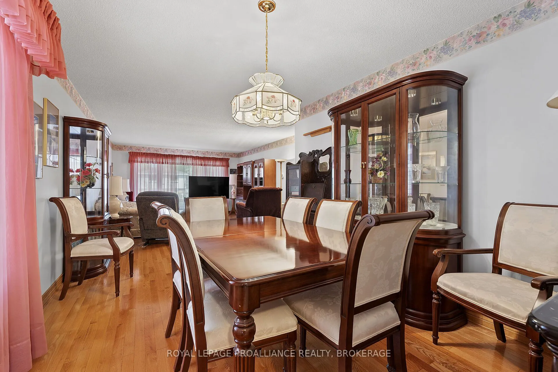 536 Braeside Crescent