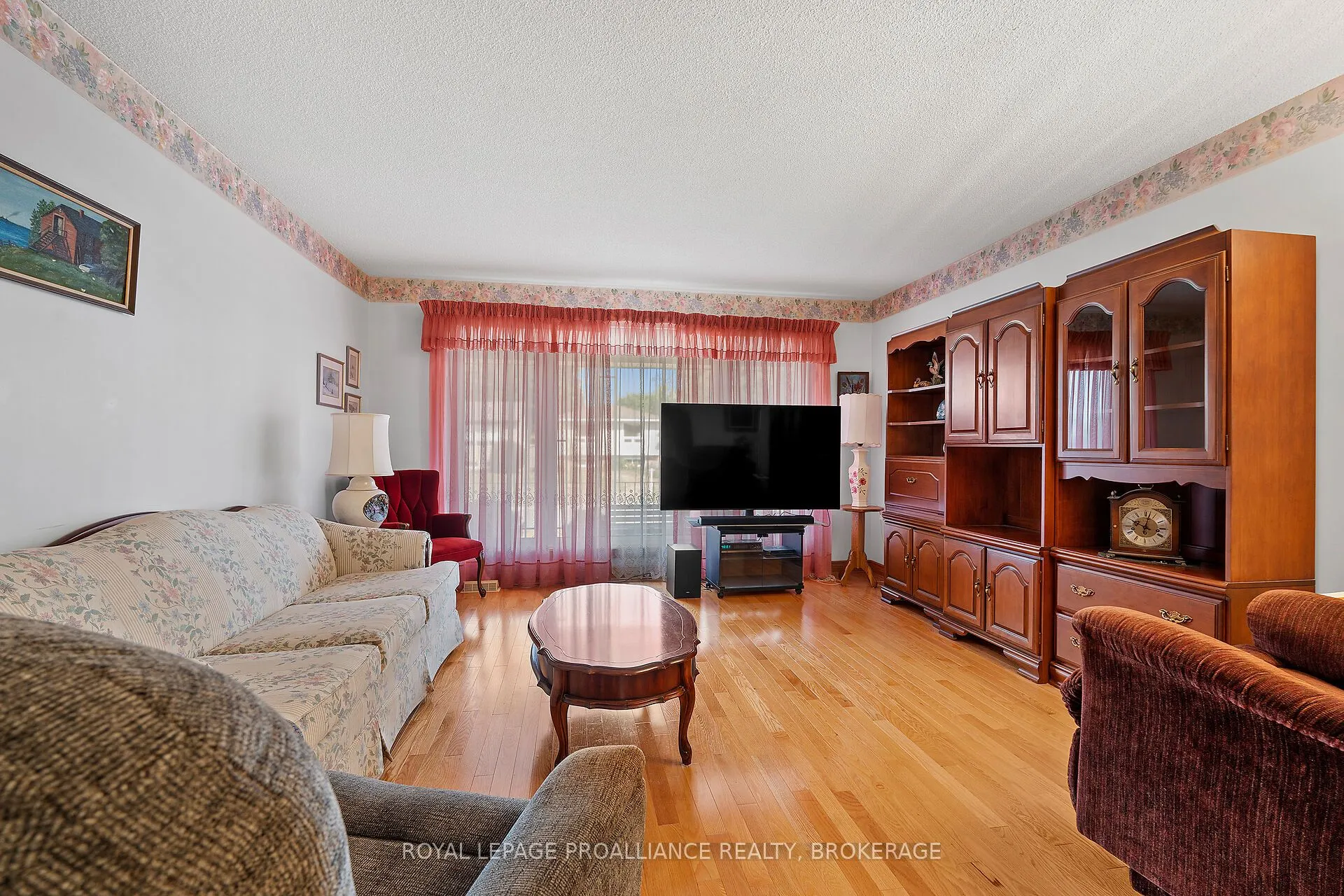 536 Braeside Crescent