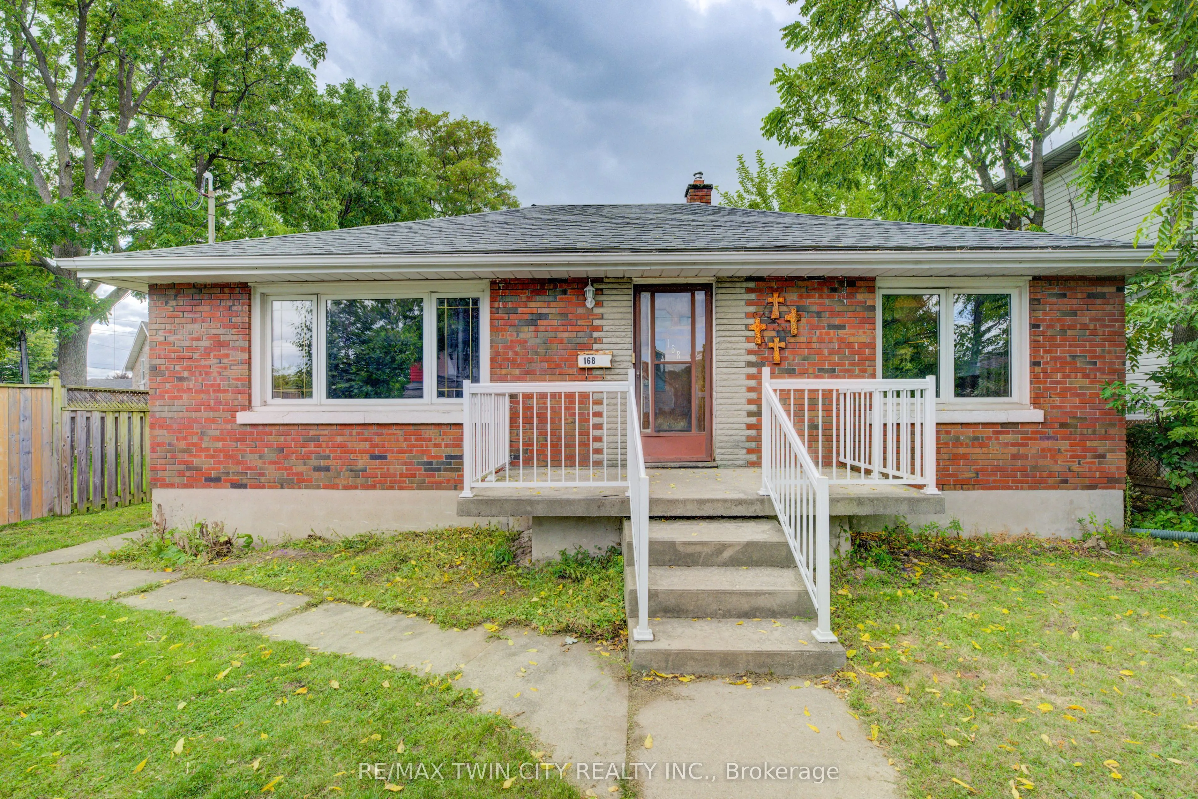 168 Dundas Street N