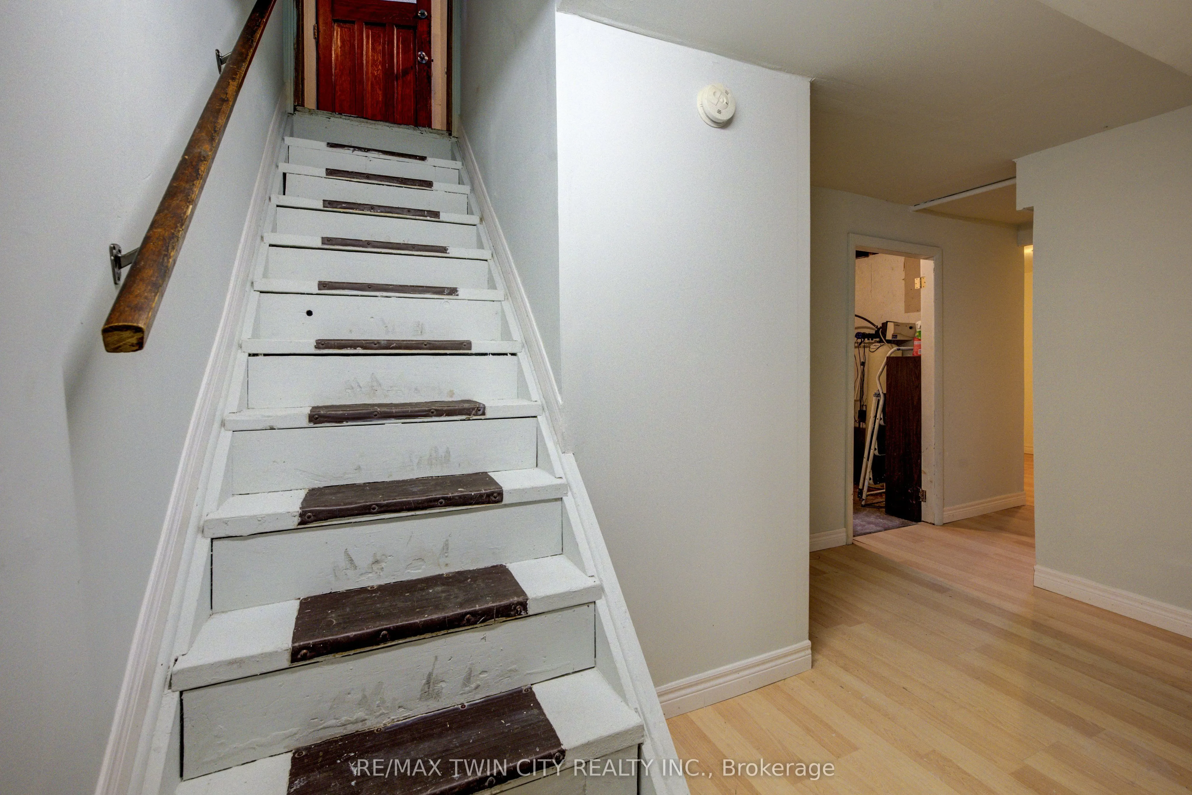 168 Dundas Street N