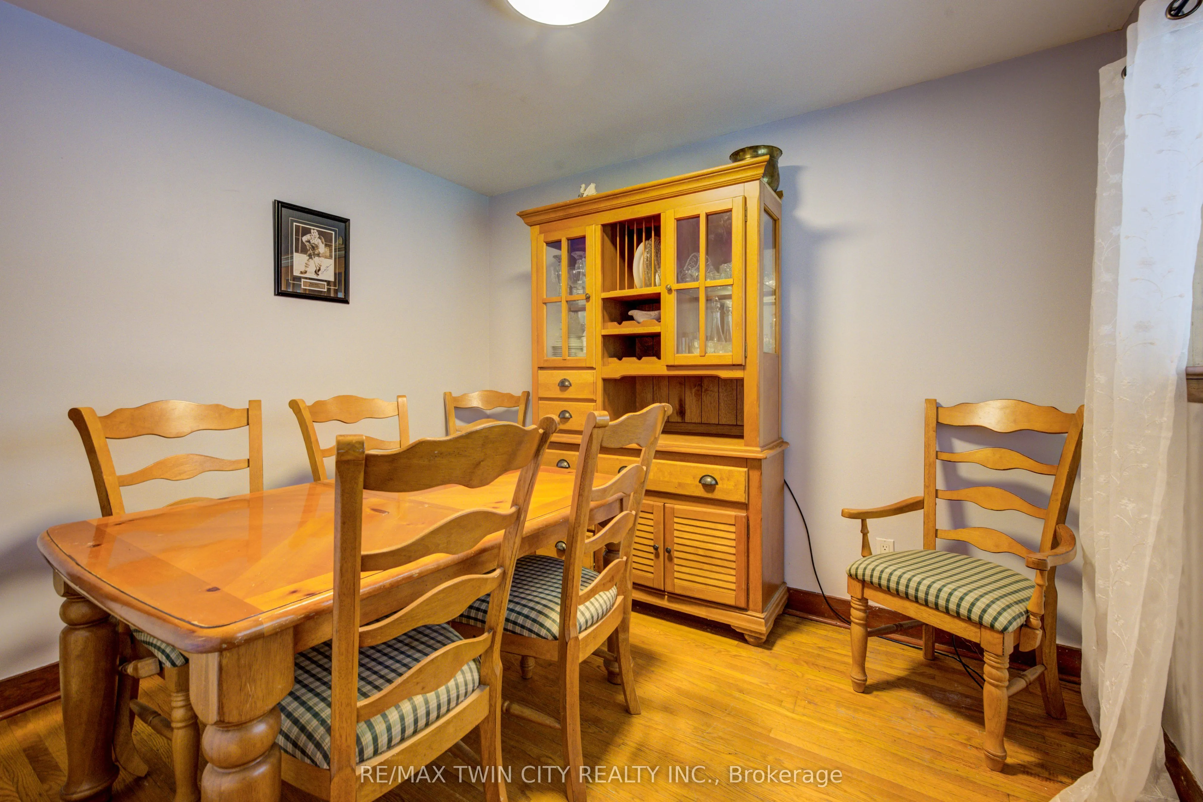 168 Dundas Street N
