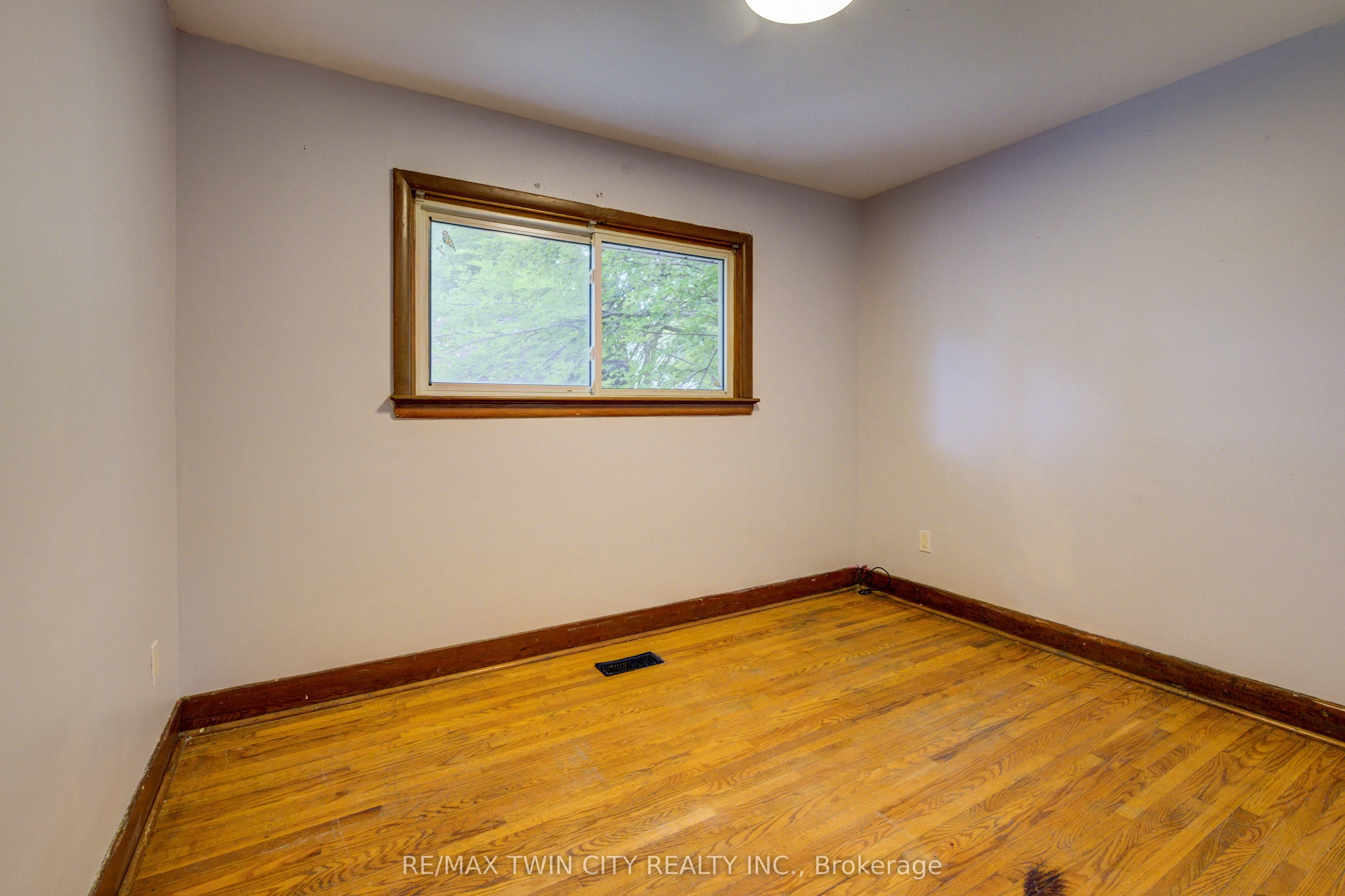 168 Dundas Street N