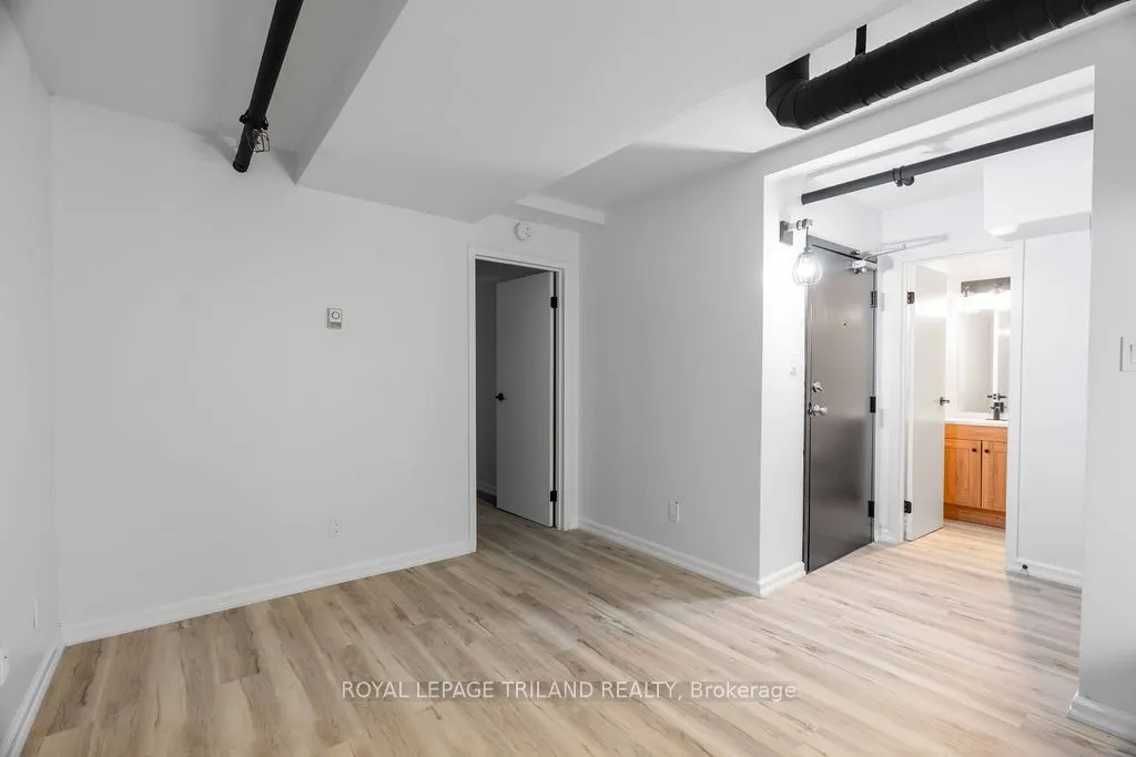 330 Clarence Street, #B1
