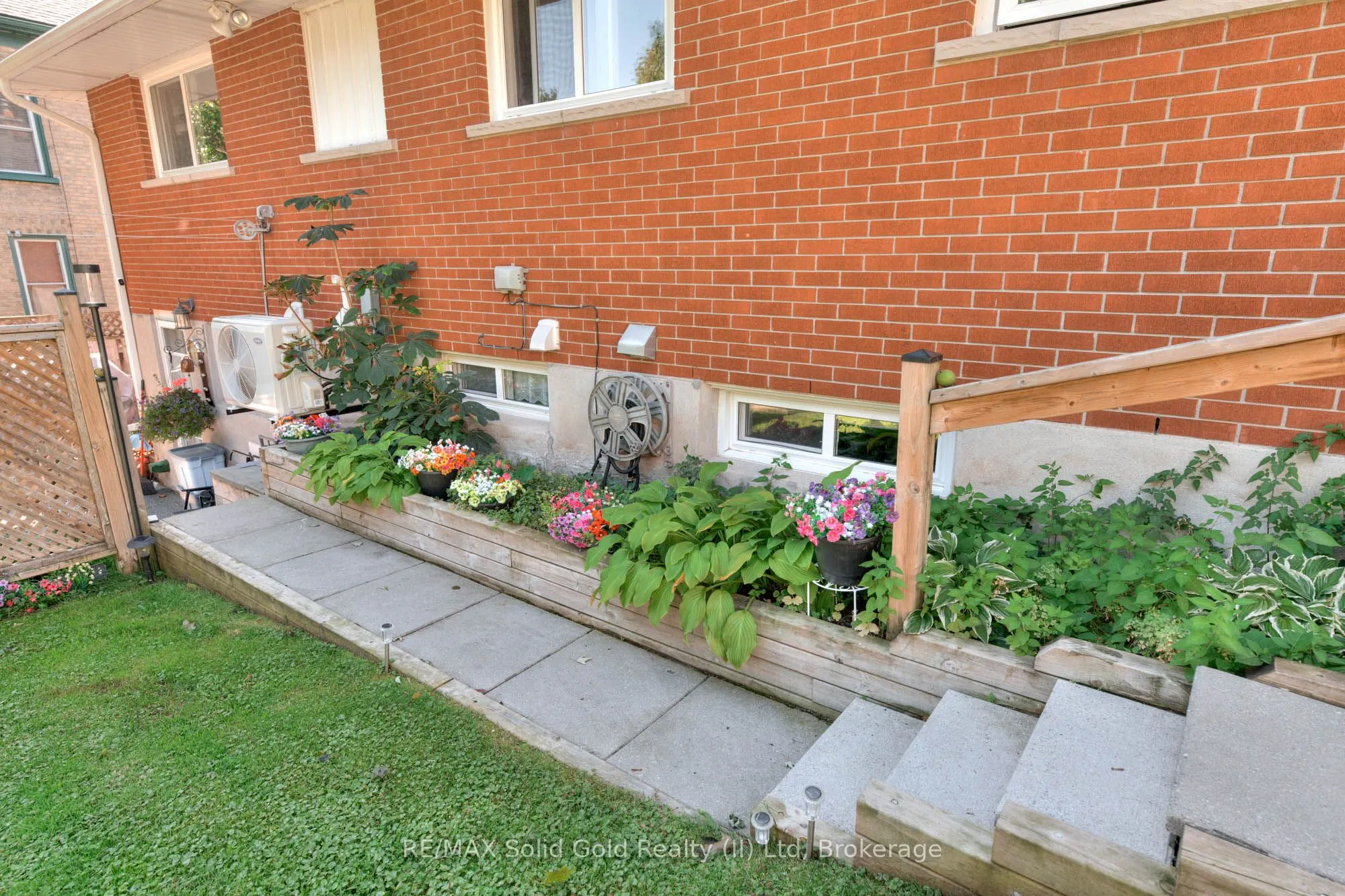 6 Erb Street