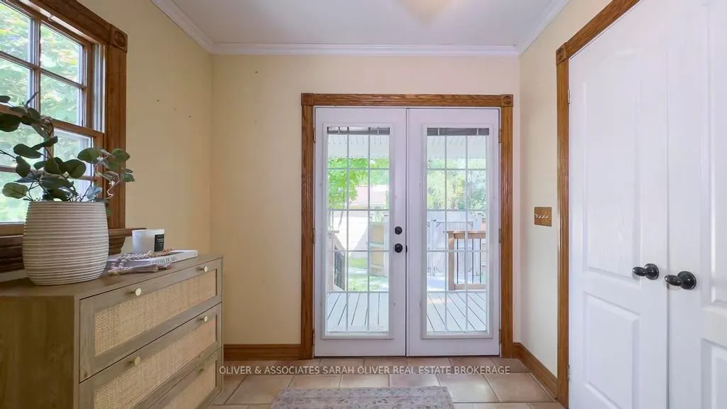 2487 Oxford Street W