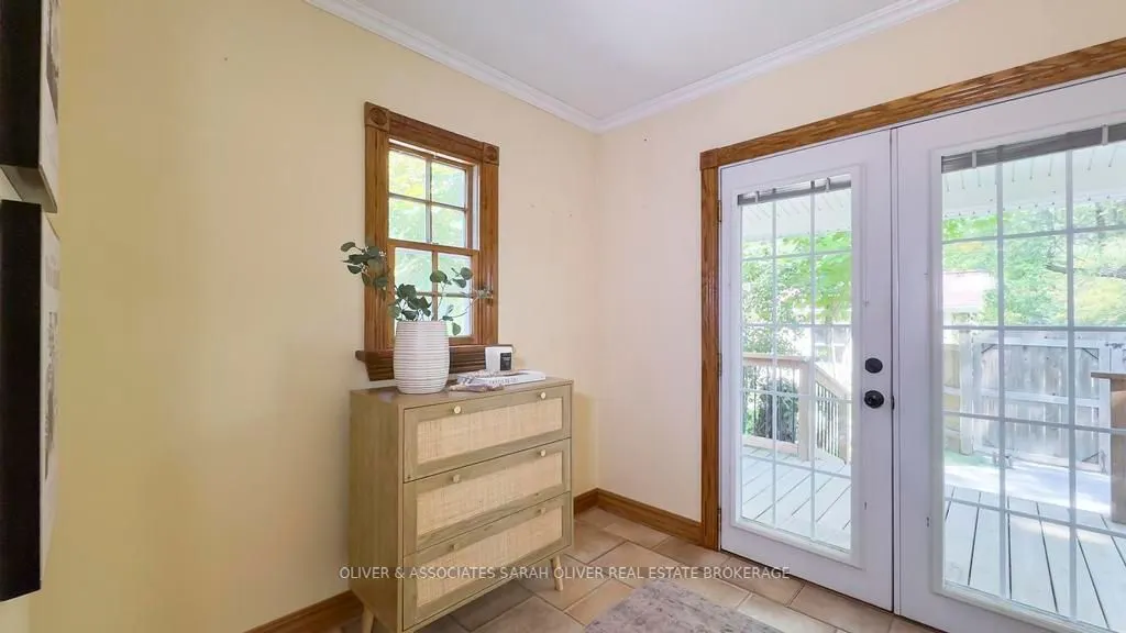 2487 Oxford Street W