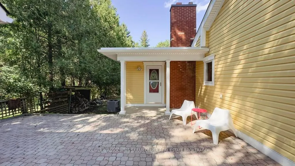 2487 Oxford Street W