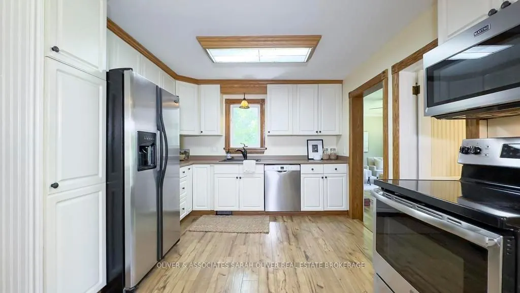 2487 Oxford Street W
