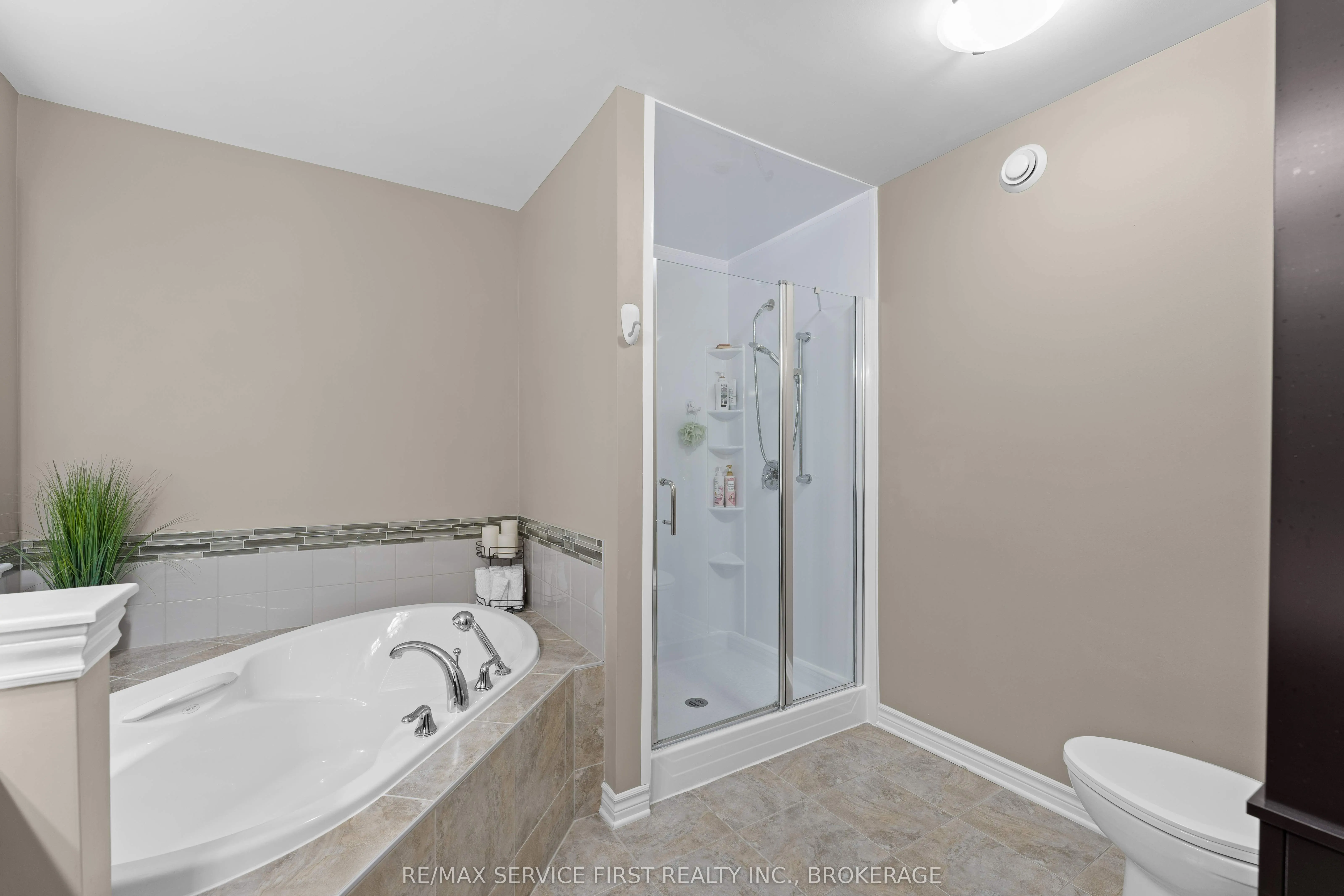 1134 ESCALA Crescent