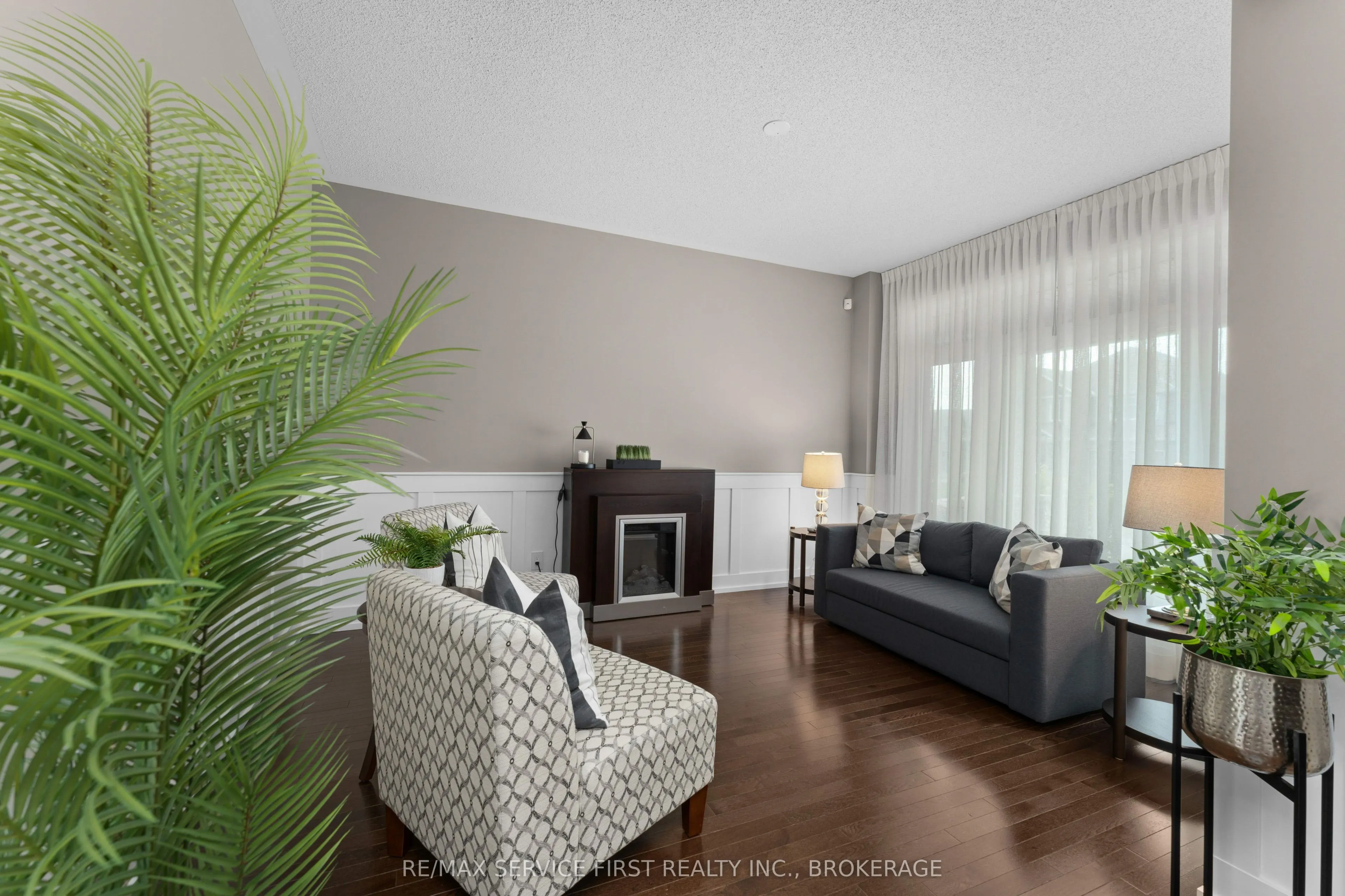 1134 ESCALA Crescent