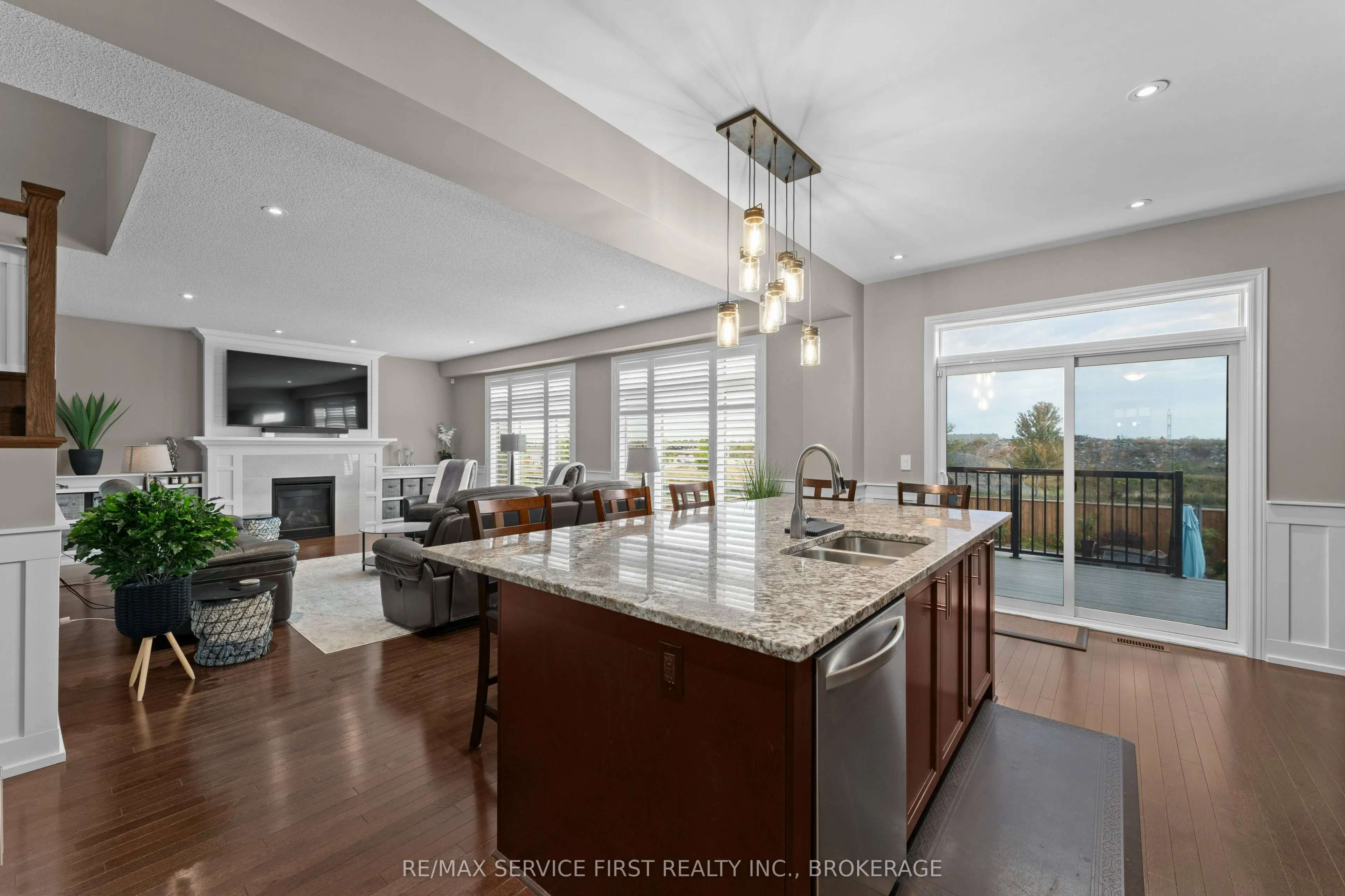 1134 ESCALA Crescent