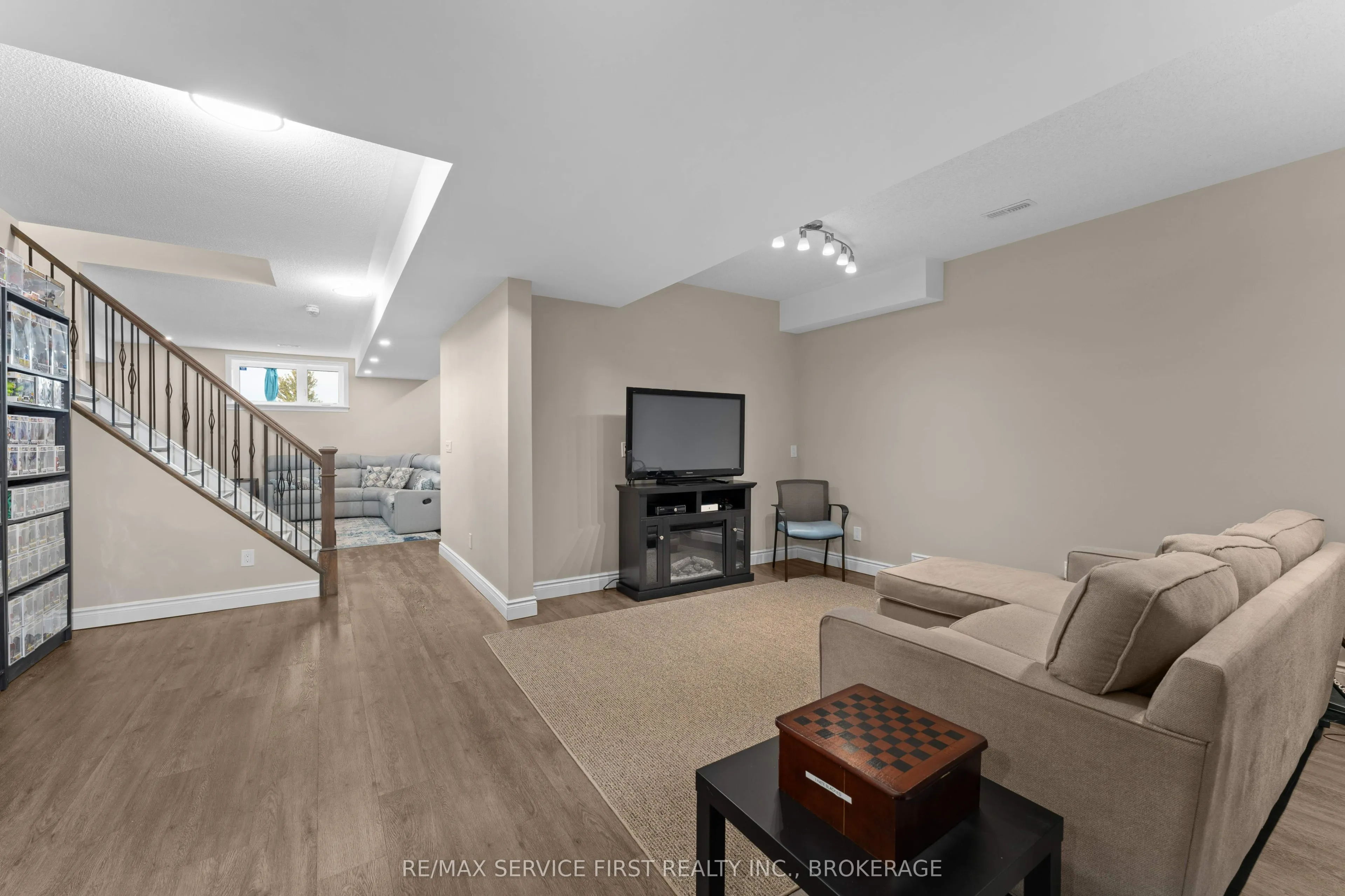 1134 ESCALA Crescent