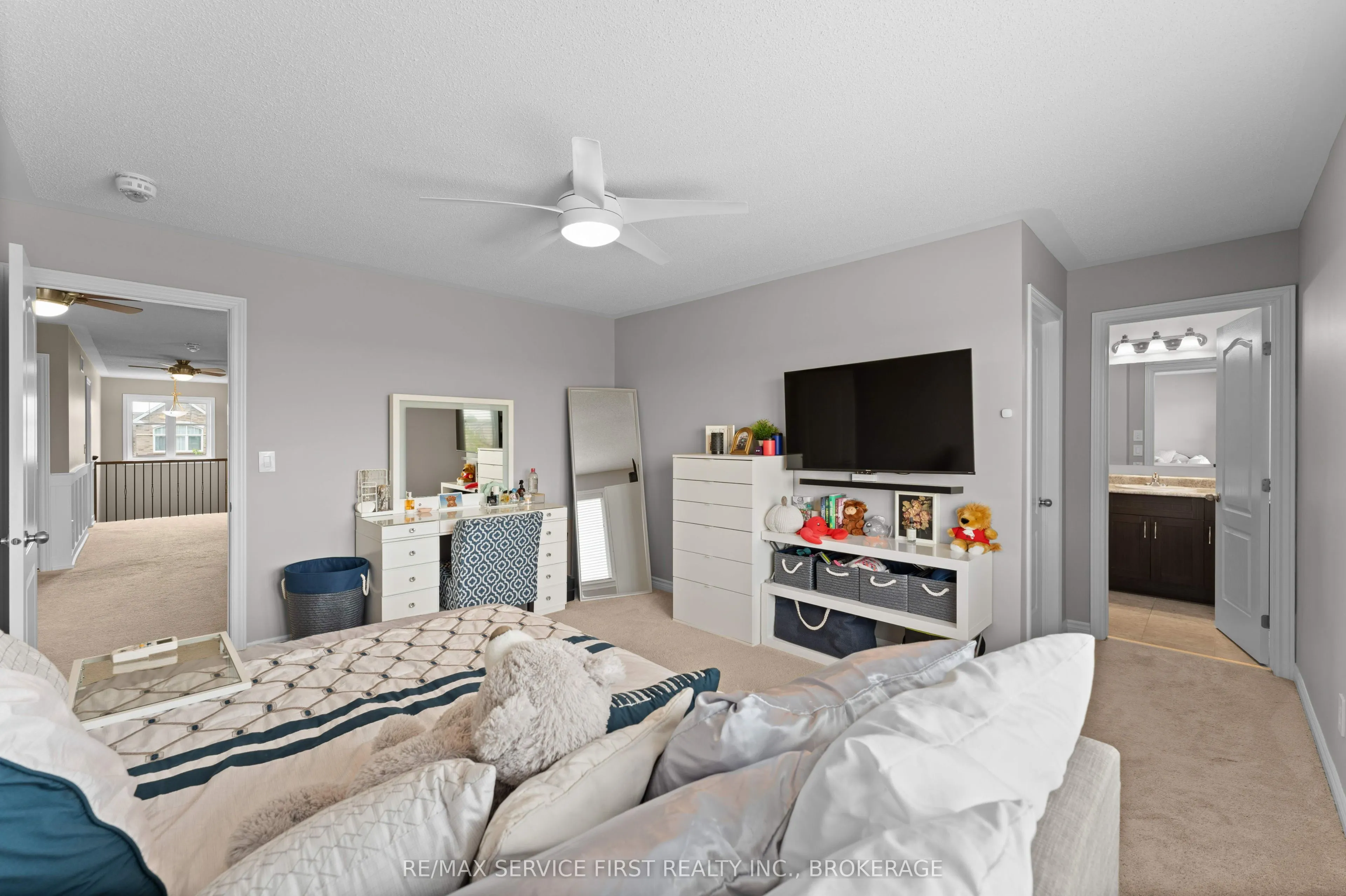 1134 ESCALA Crescent