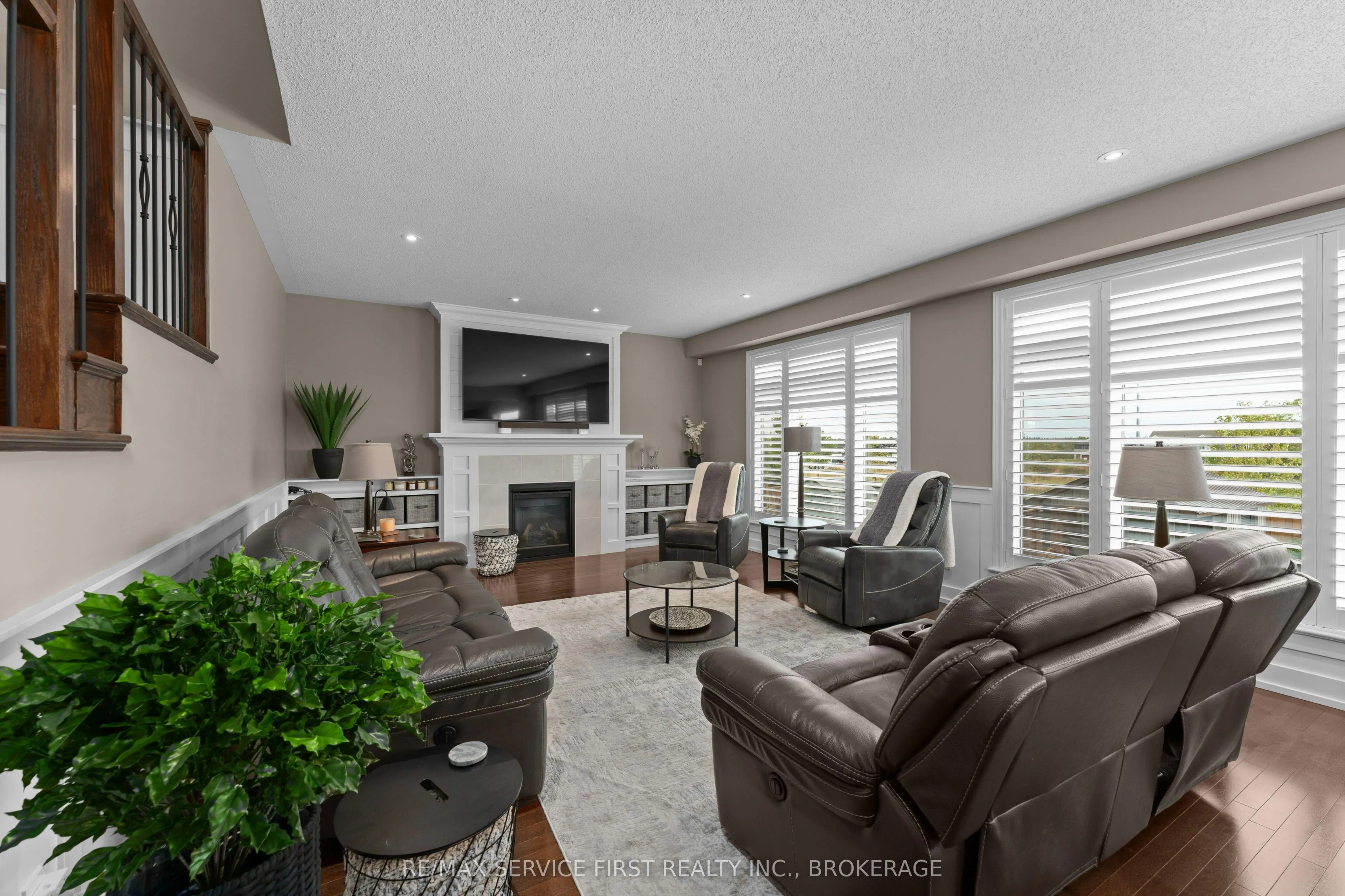 1134 ESCALA Crescent