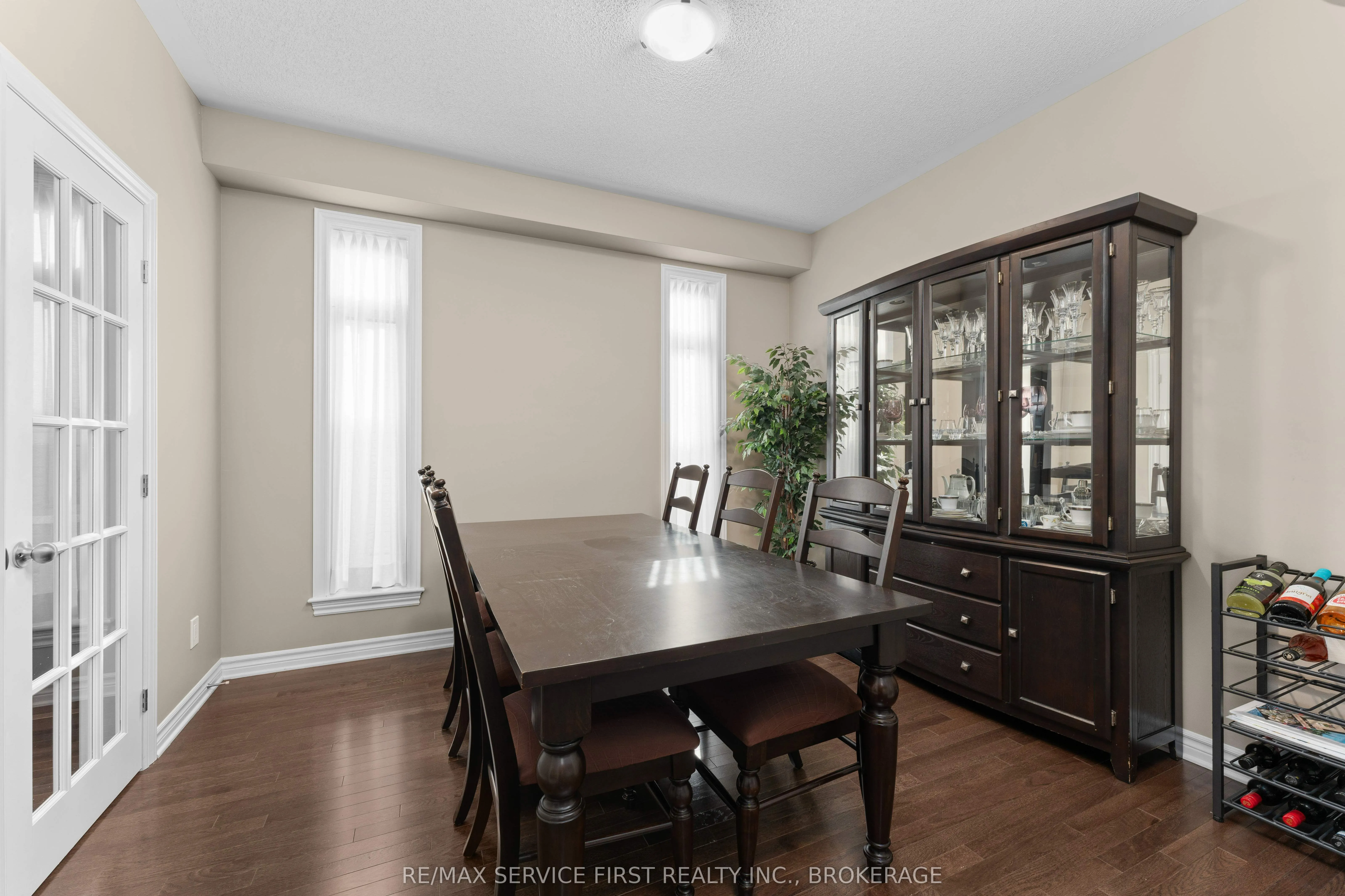 1134 ESCALA Crescent