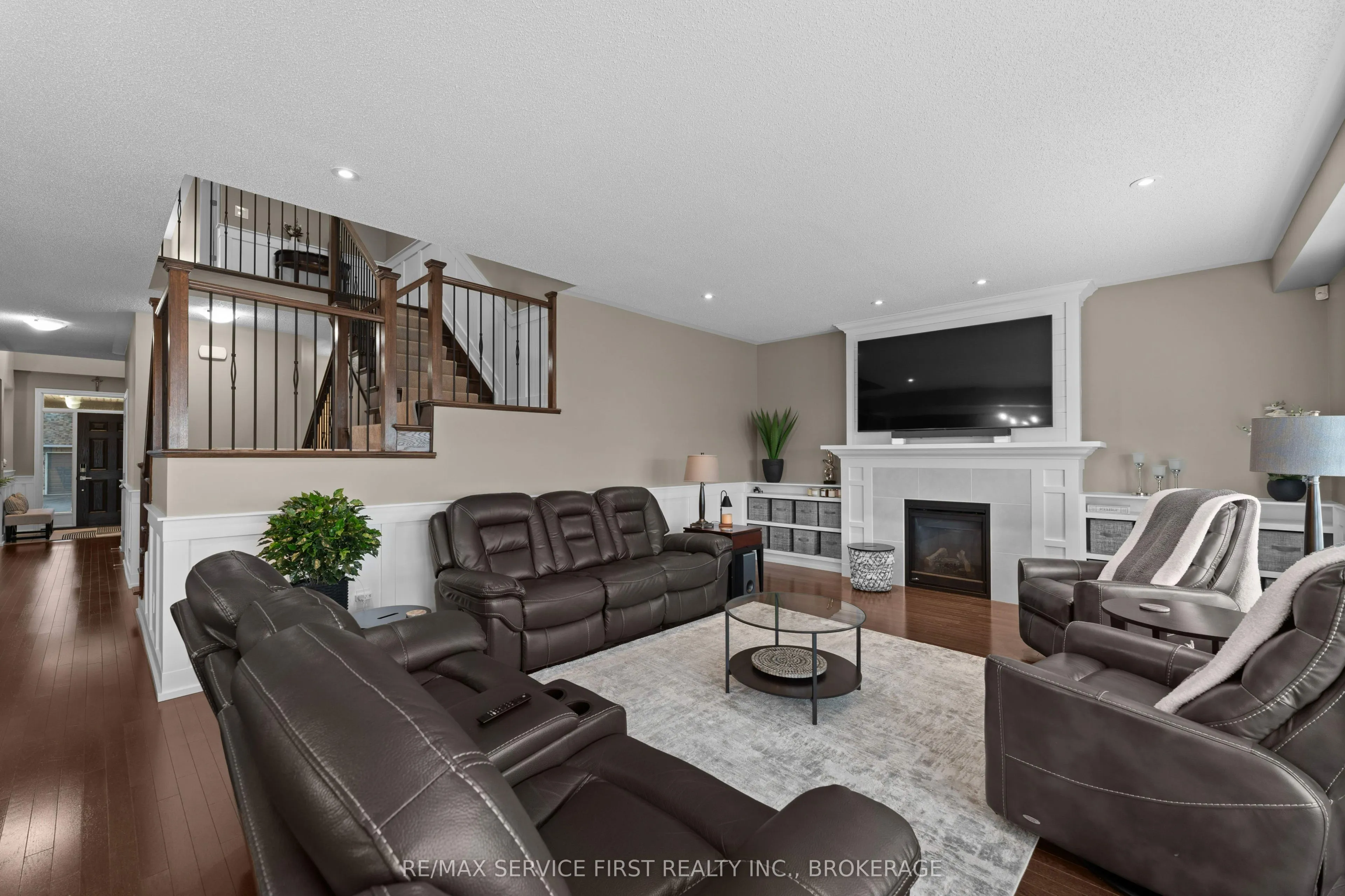 1134 ESCALA Crescent
