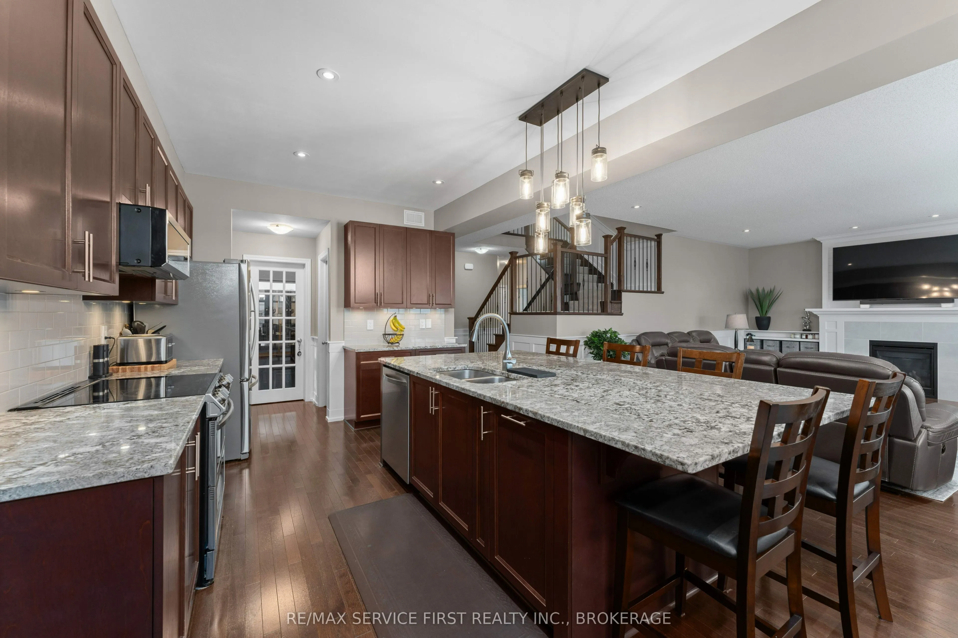 1134 ESCALA Crescent