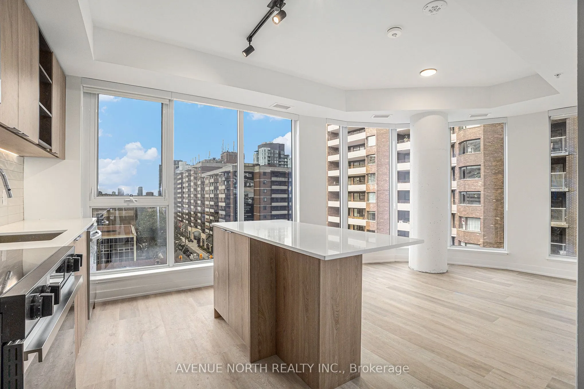 400 albert Street, #704