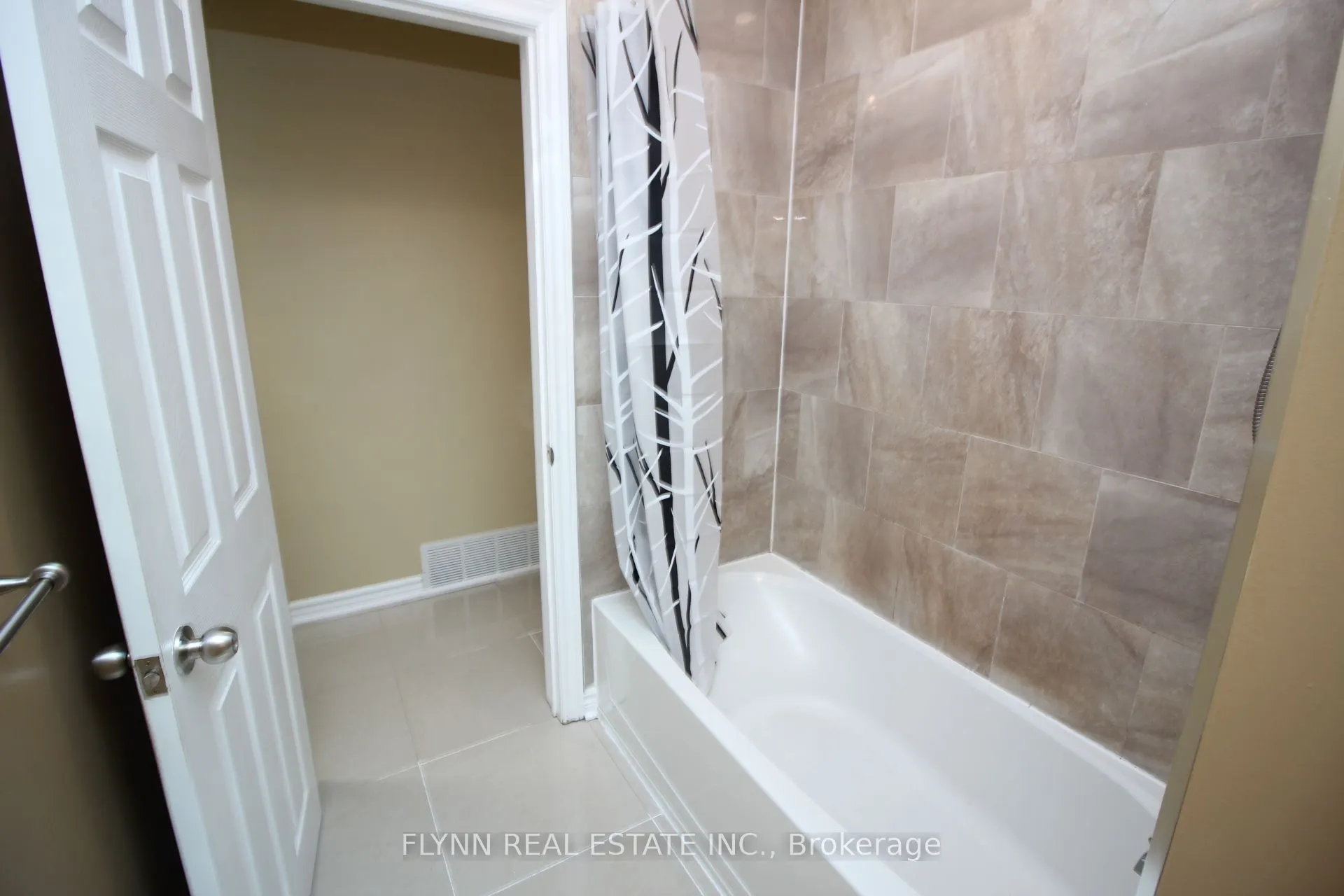 7139 WARDEN Avenue, #Upper