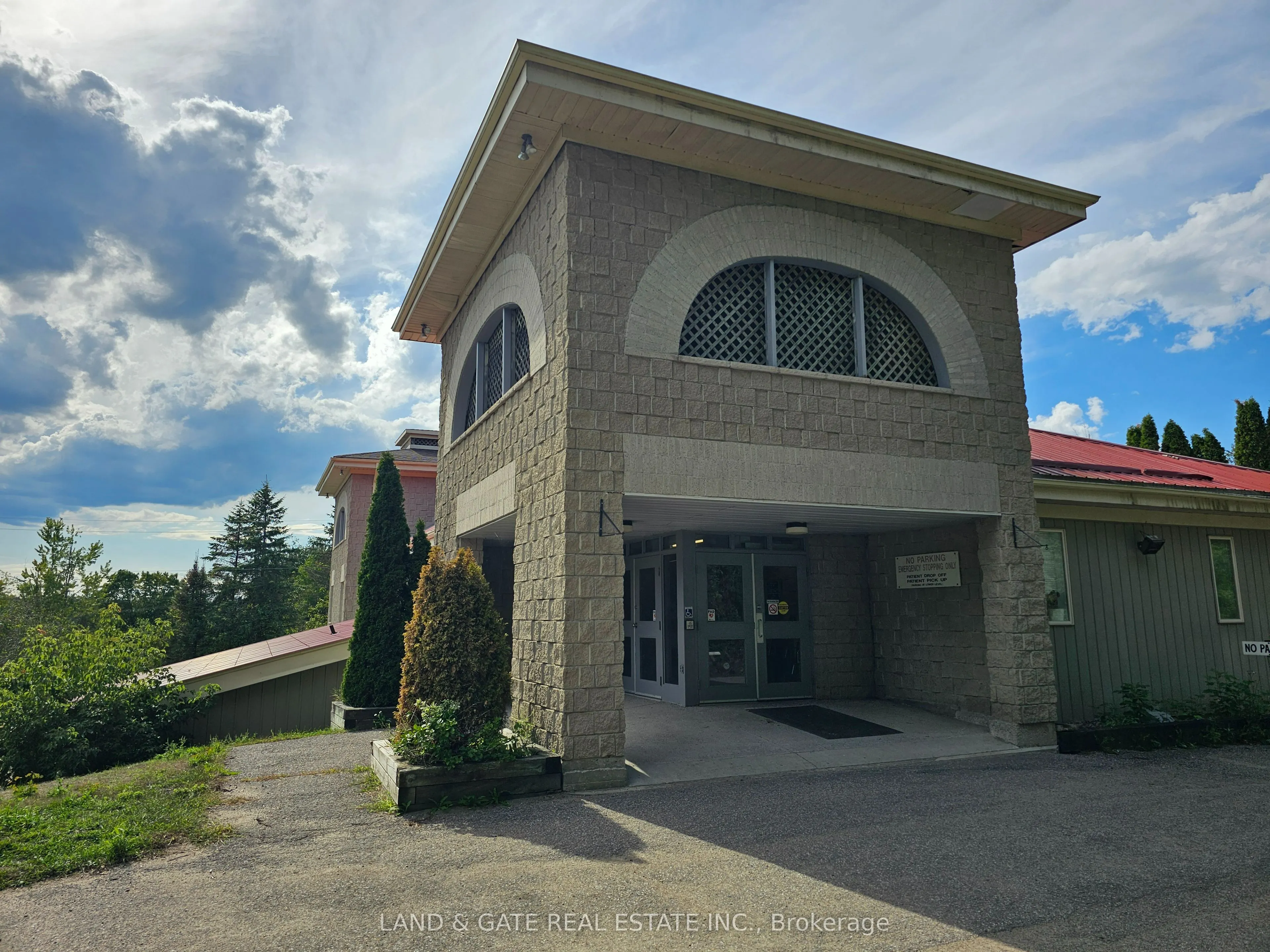 205 Francis Street E