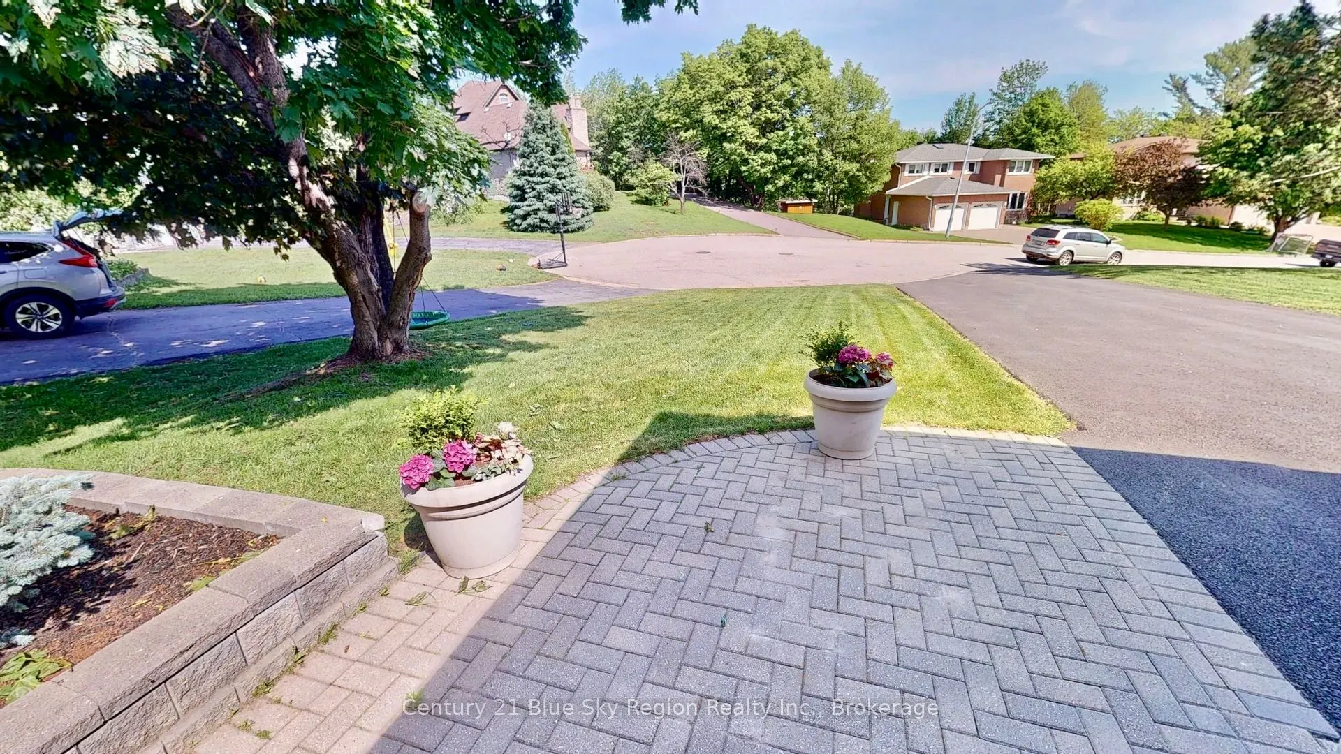 12 Vivyenne Court