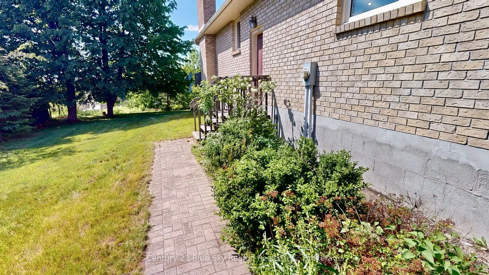 12 Vivyenne Court