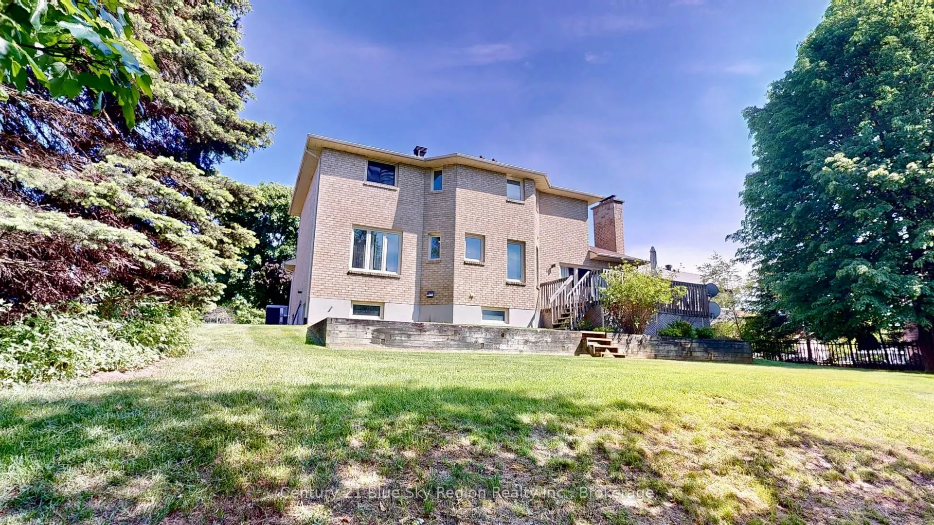 12 Vivyenne Court