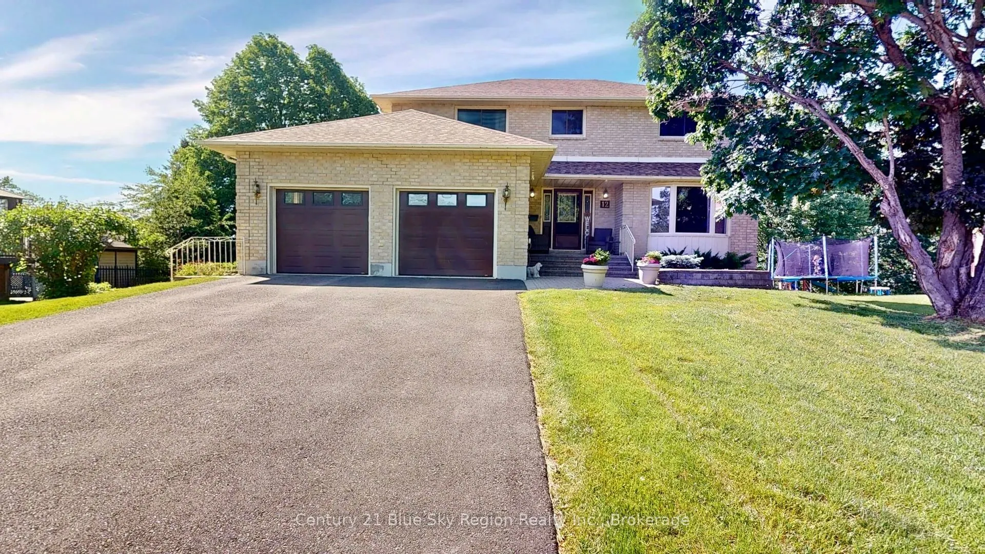 12 Vivyenne Court