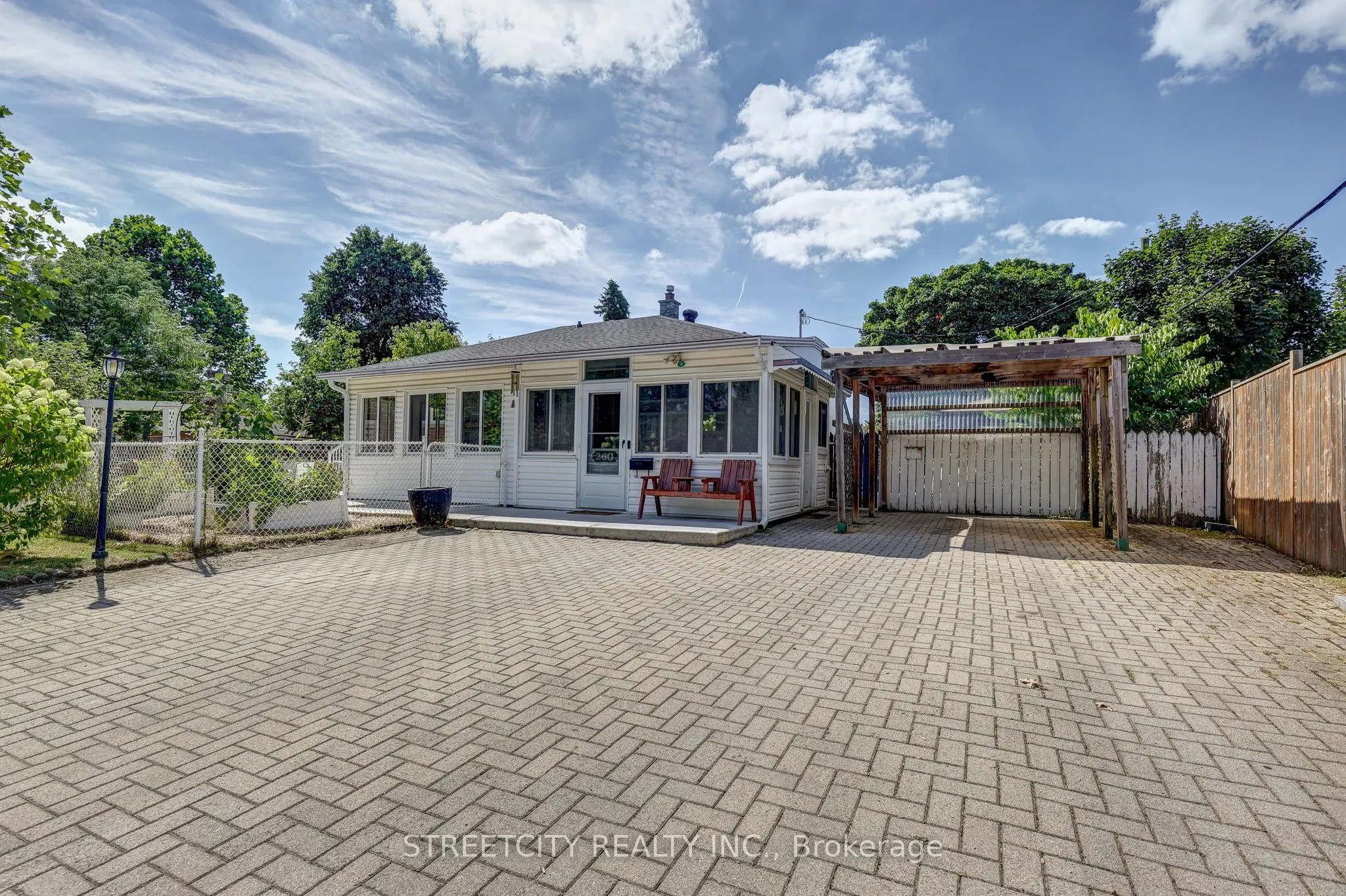 260 Tweedsmuir Avenue