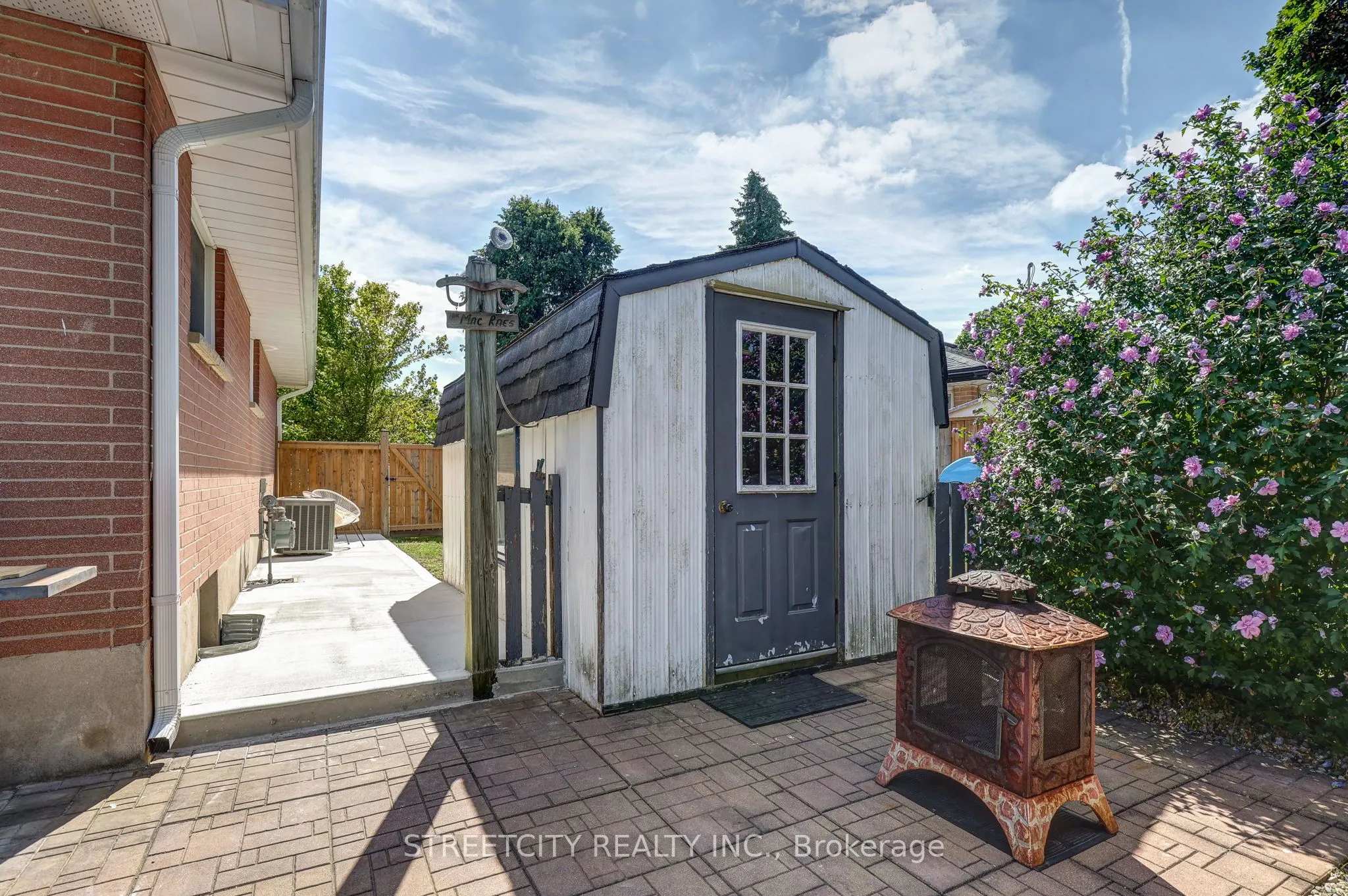 260 Tweedsmuir Avenue