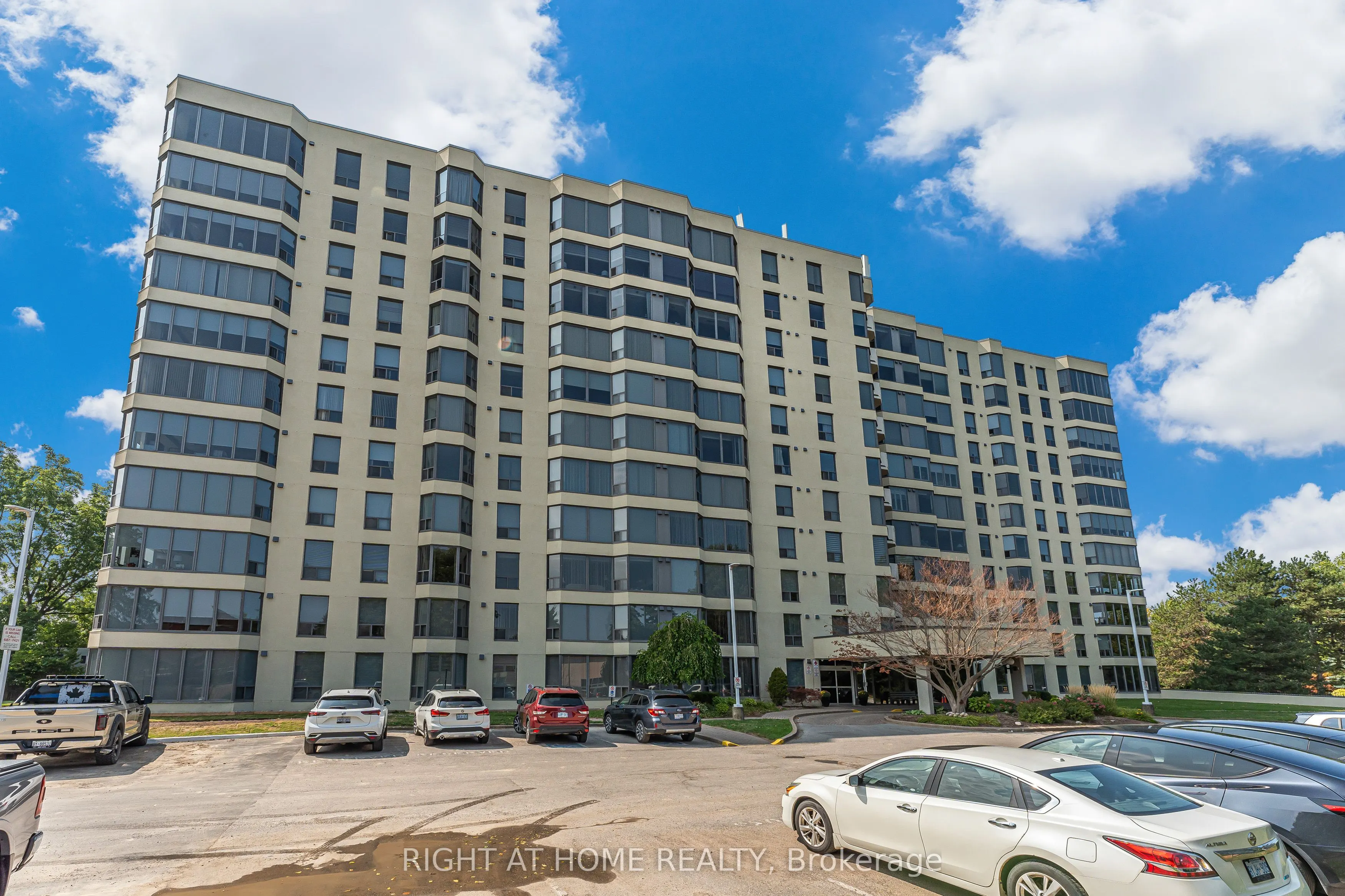 81 Scott Street, #707