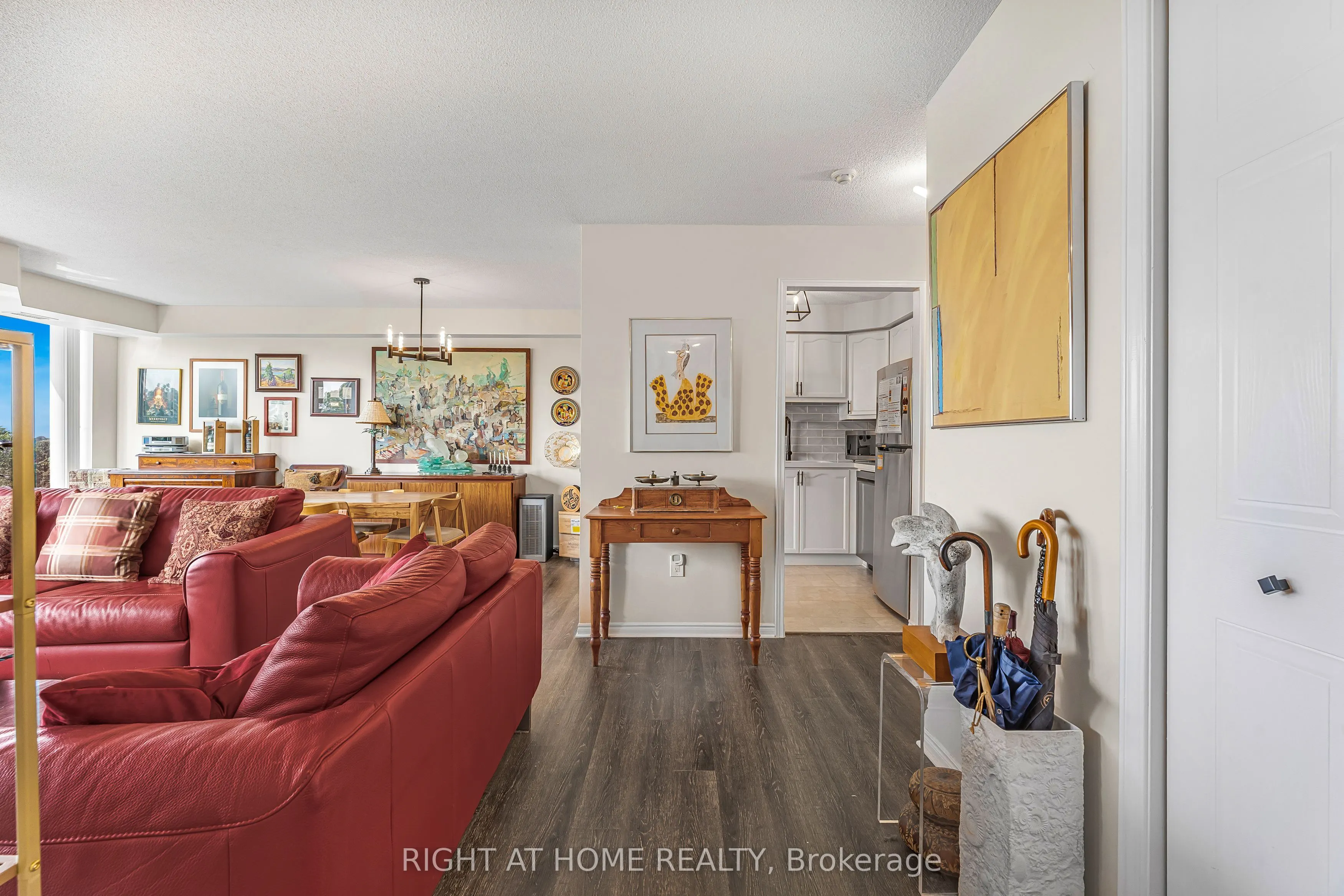 81 Scott Street, #707