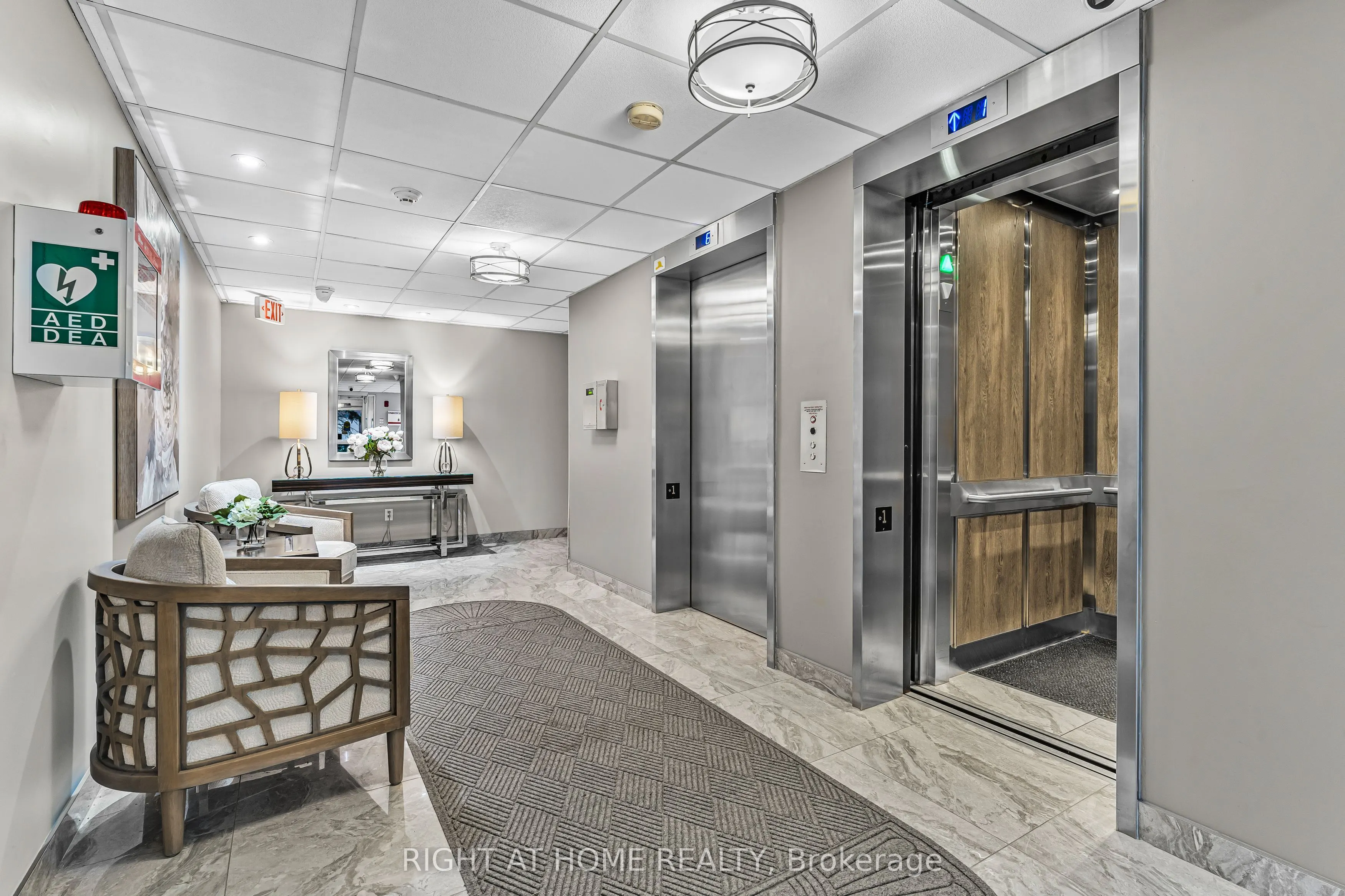 81 Scott Street, #707