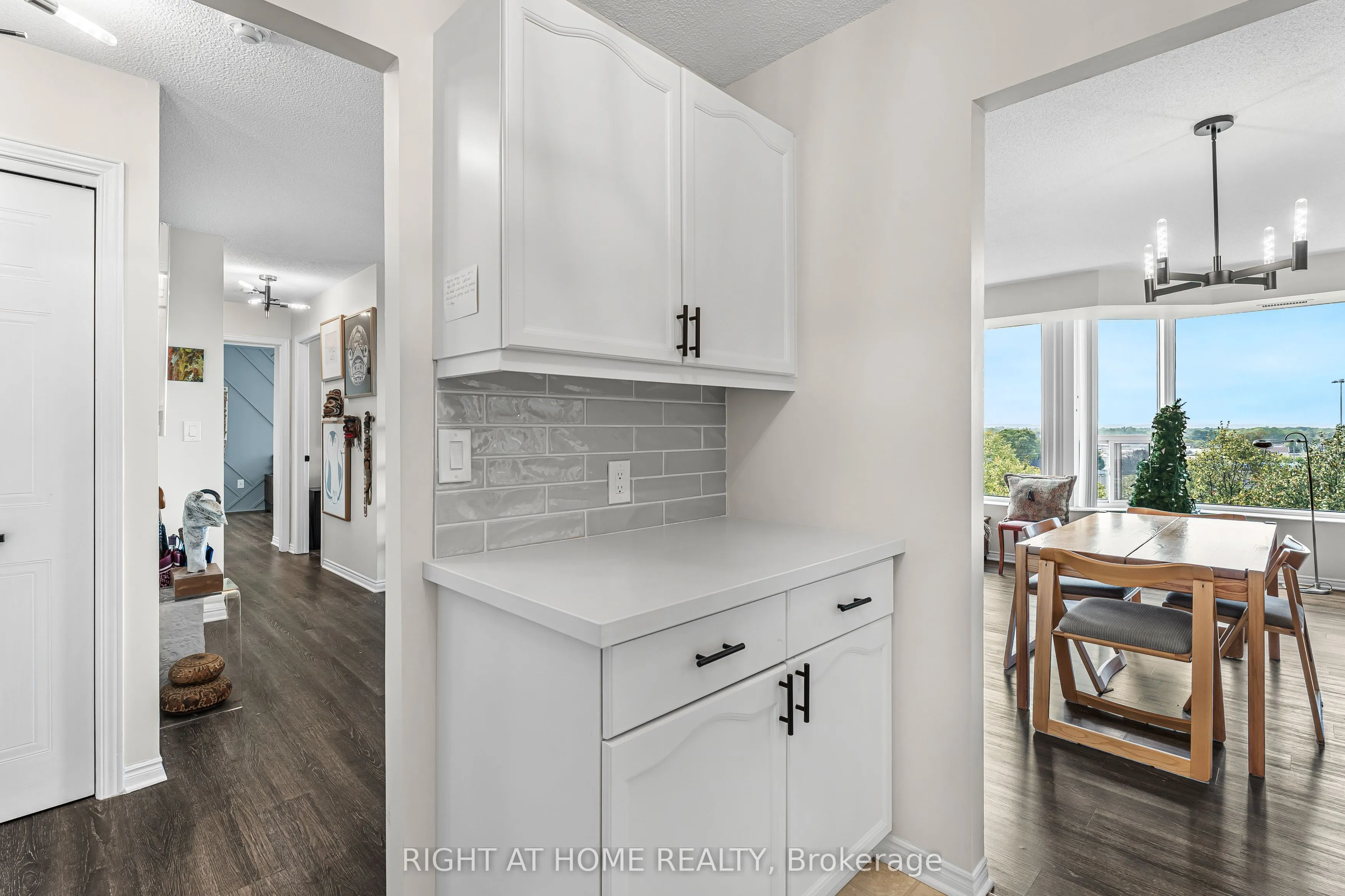 81 Scott Street, #707