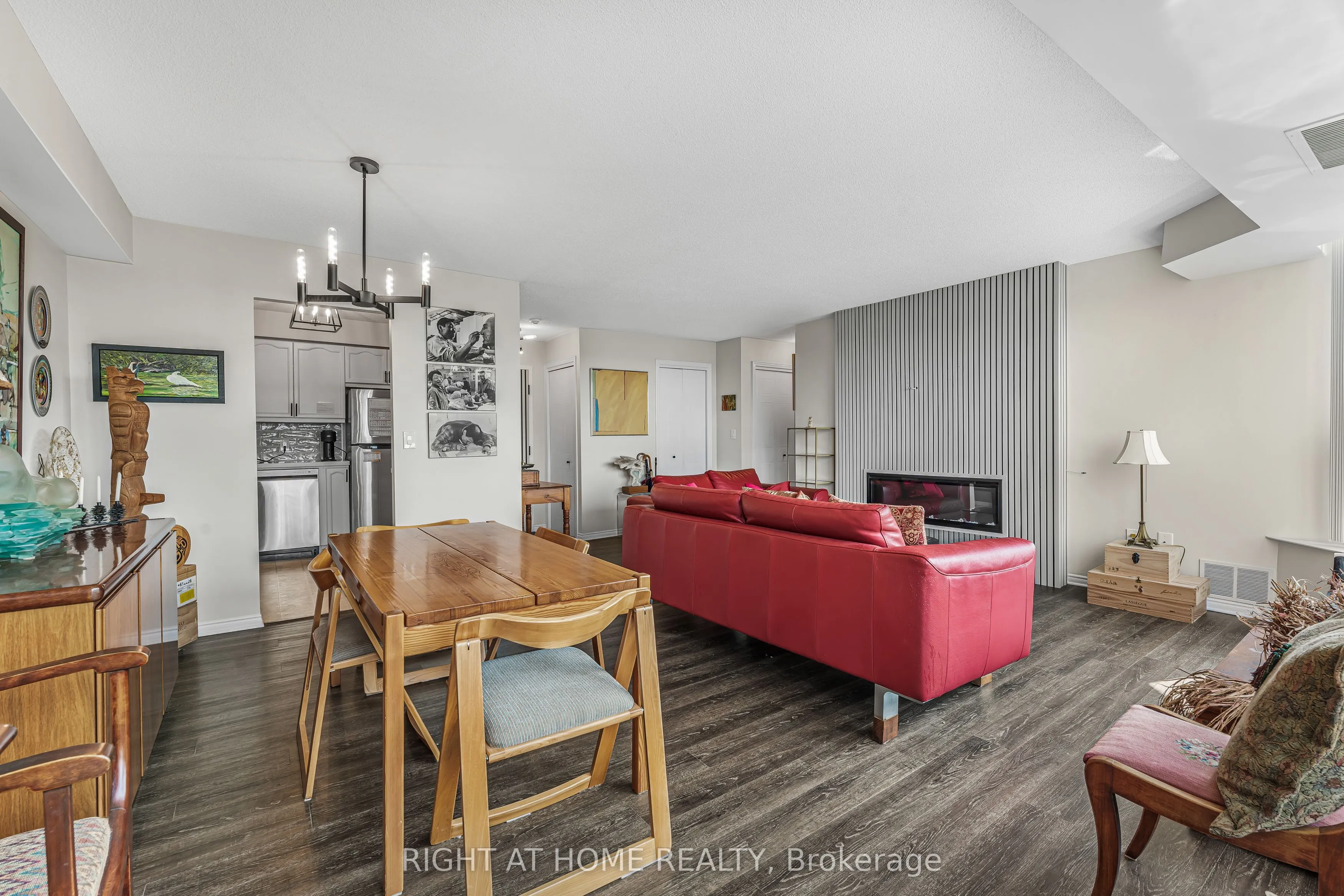 81 Scott Street, #707