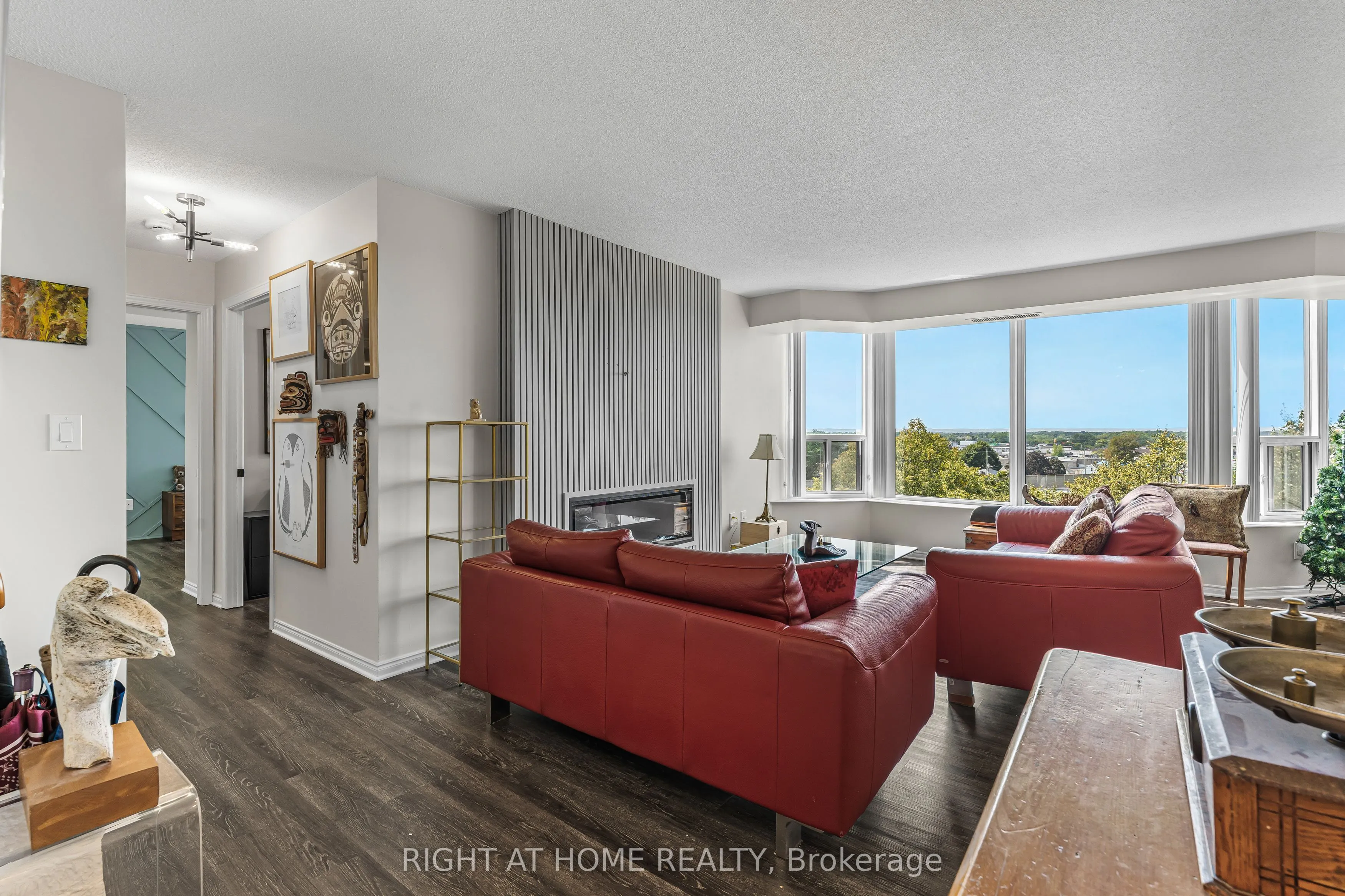 81 Scott Street, #707