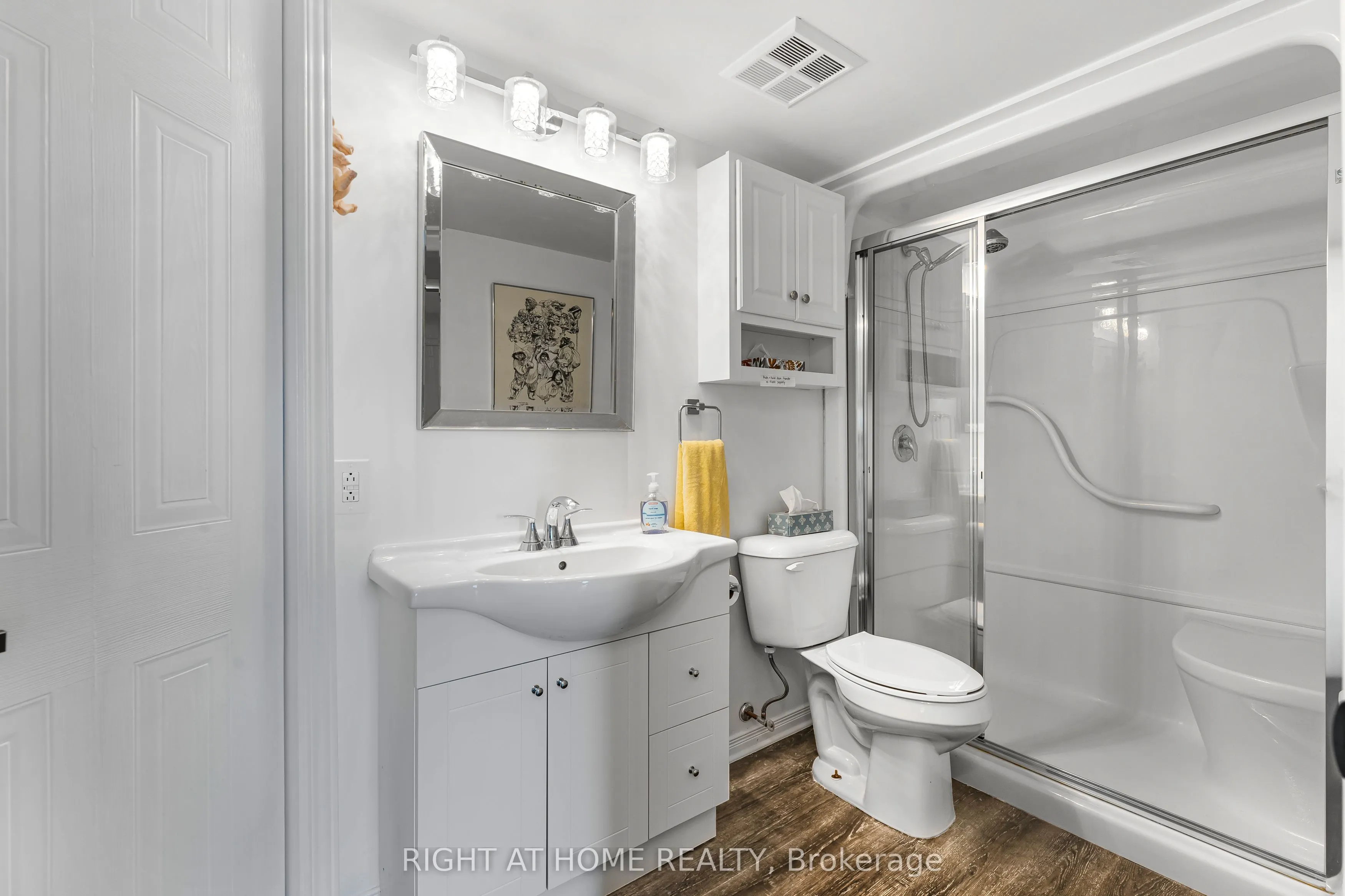 81 Scott Street, #707