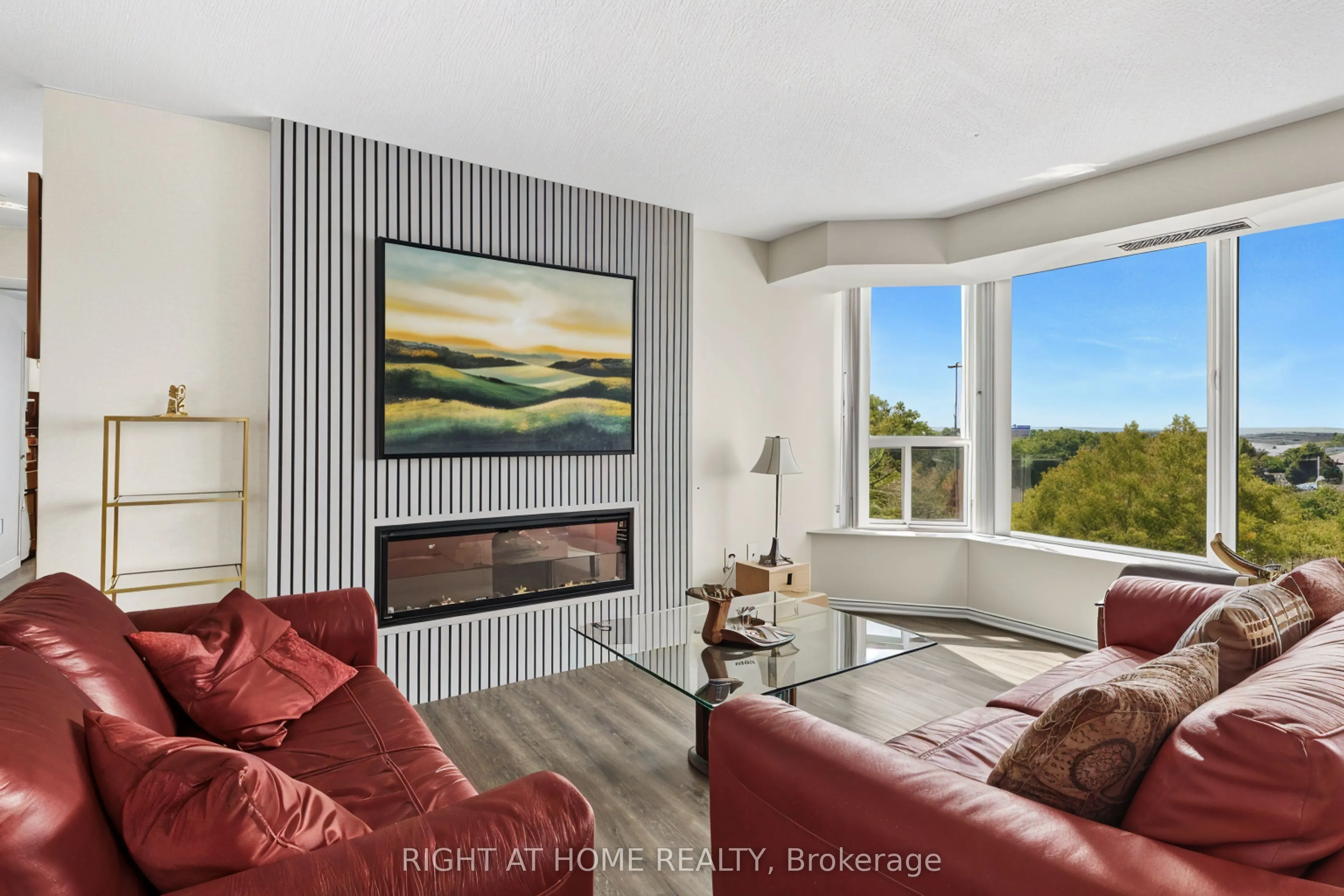 81 Scott Street, #707