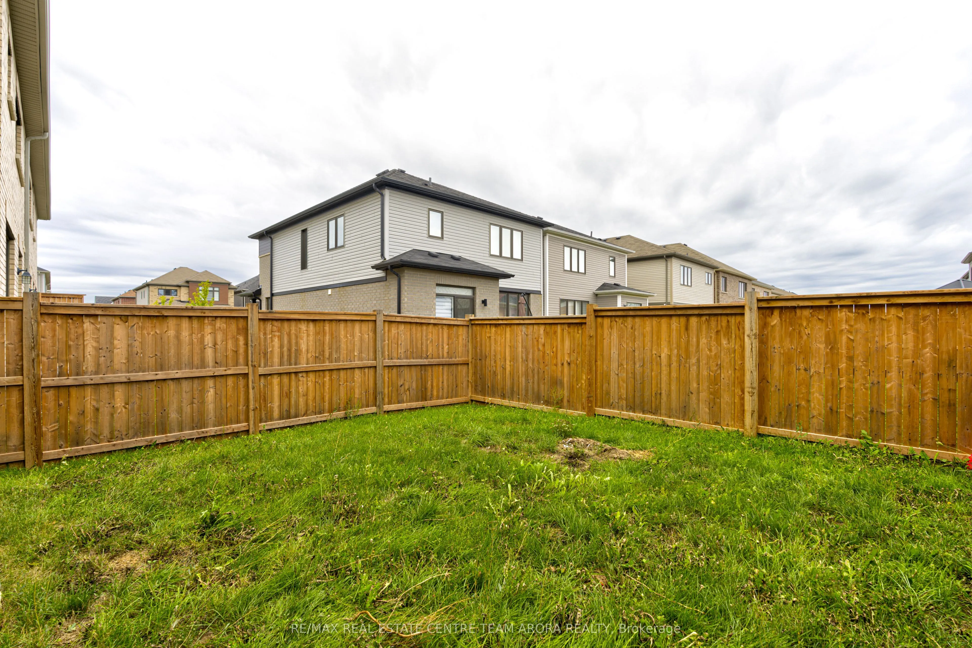 79 Oaktree Drive