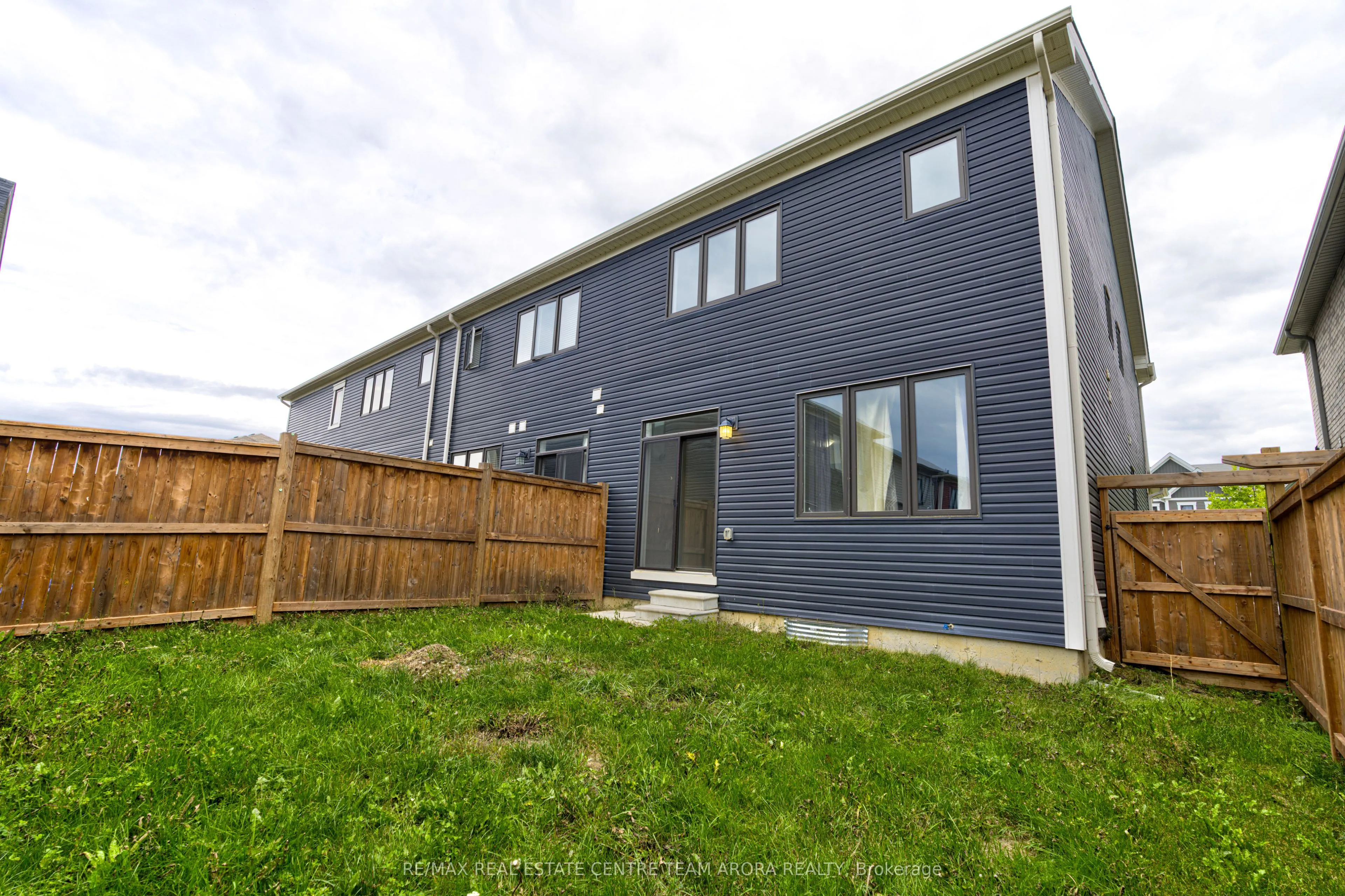 79 Oaktree Drive