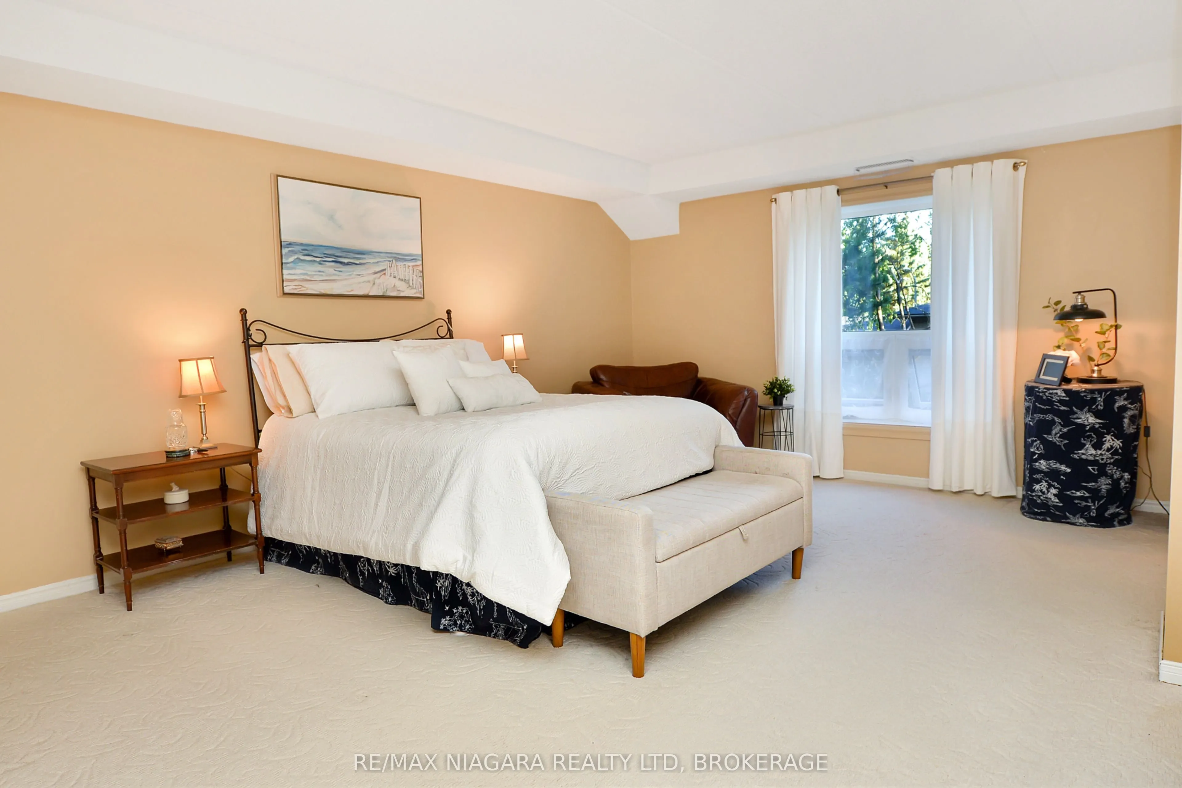 6704 Thorold Stone Road, #206