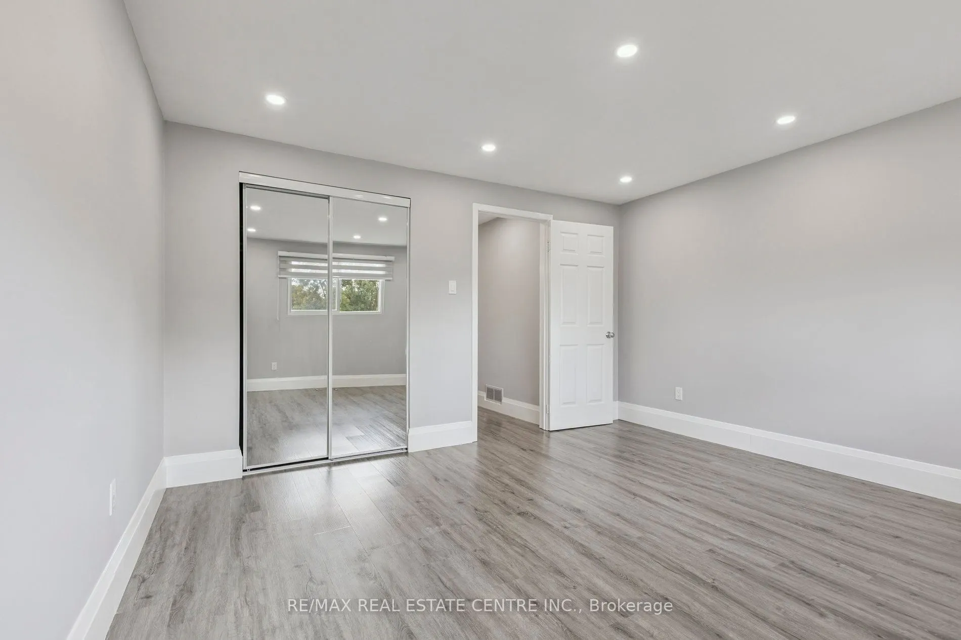 122 Mooregate Crescent