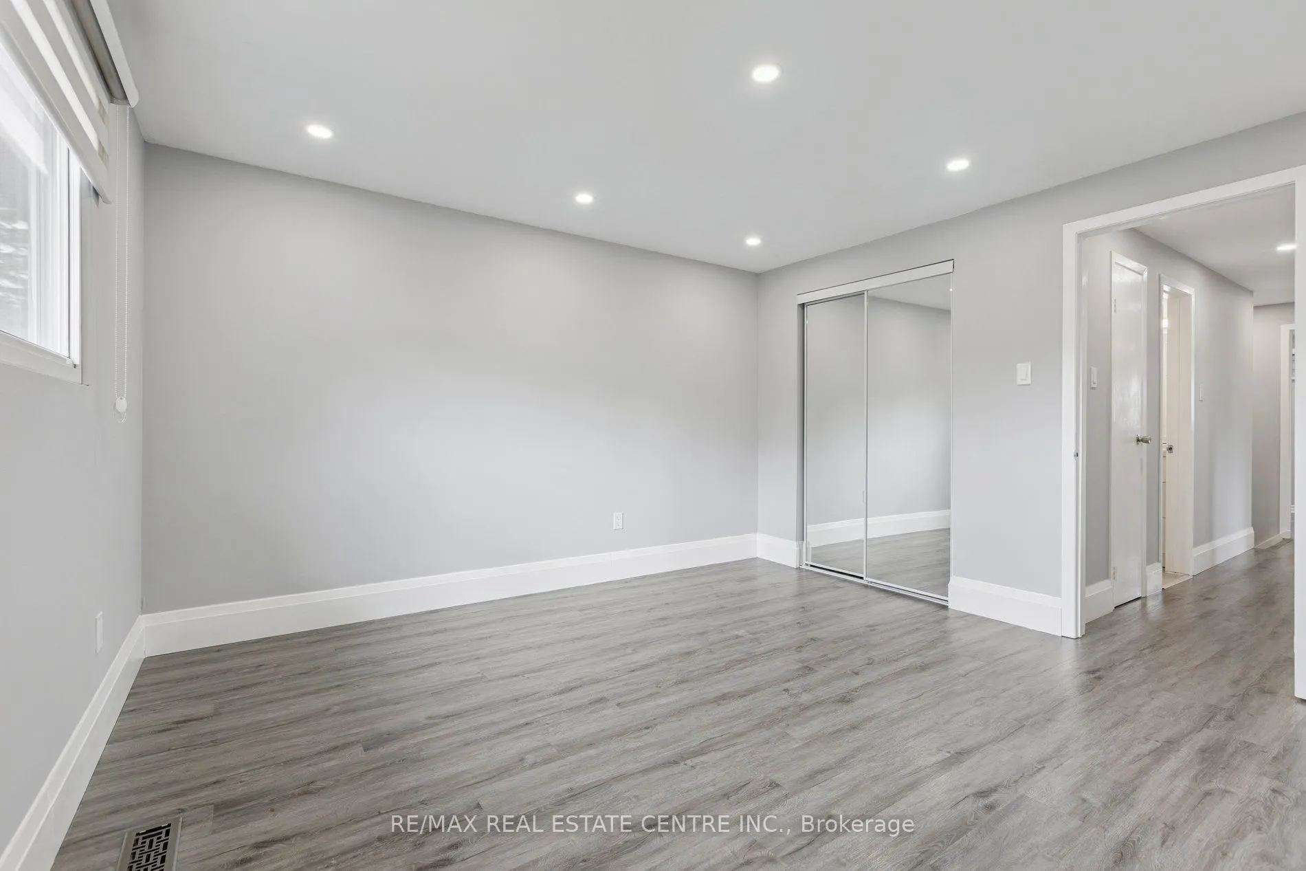 122 Mooregate Crescent
