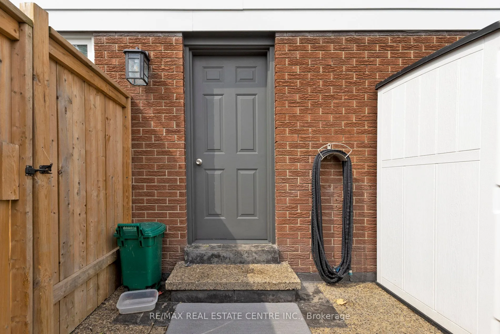 122 Mooregate Crescent