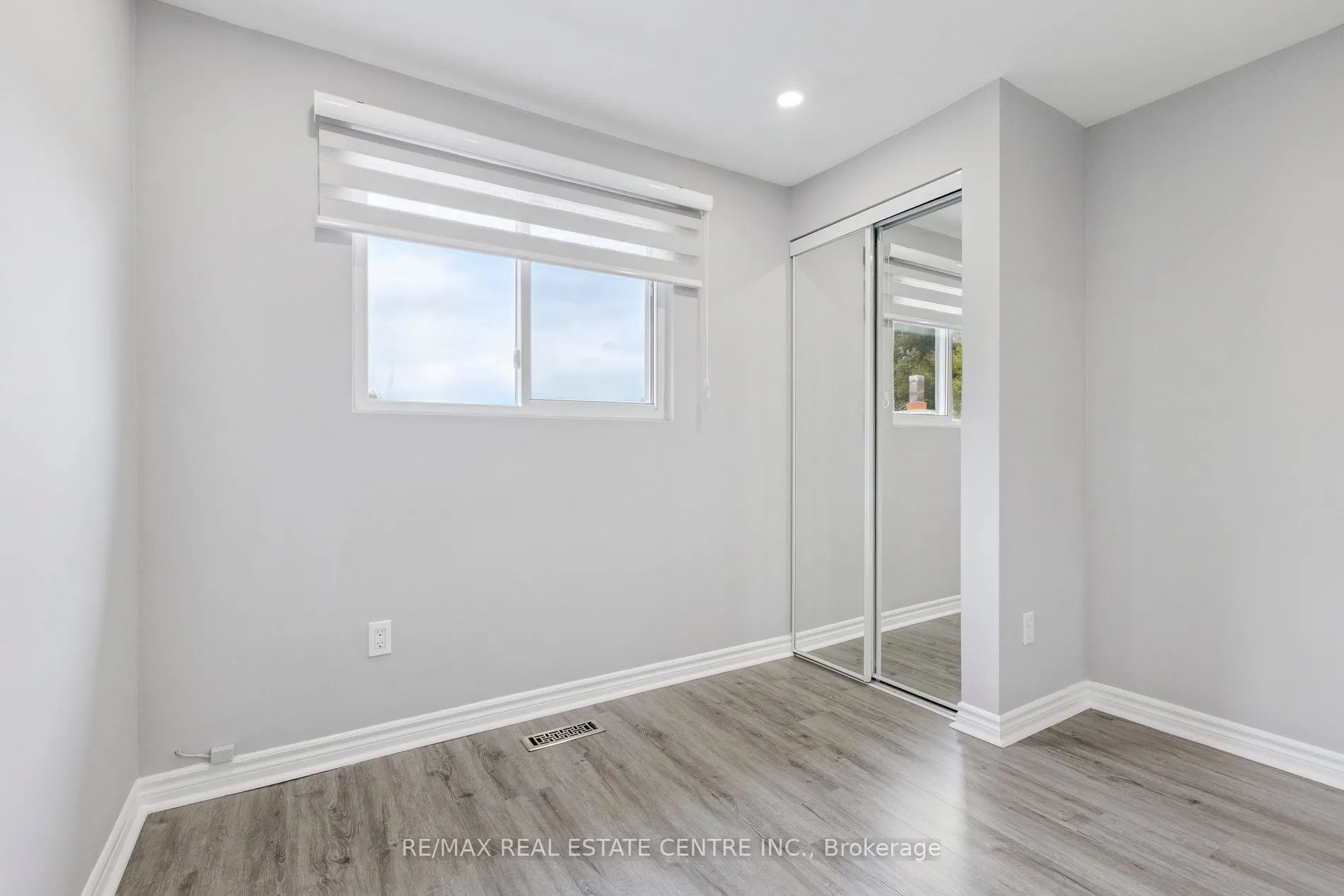 122 Mooregate Crescent